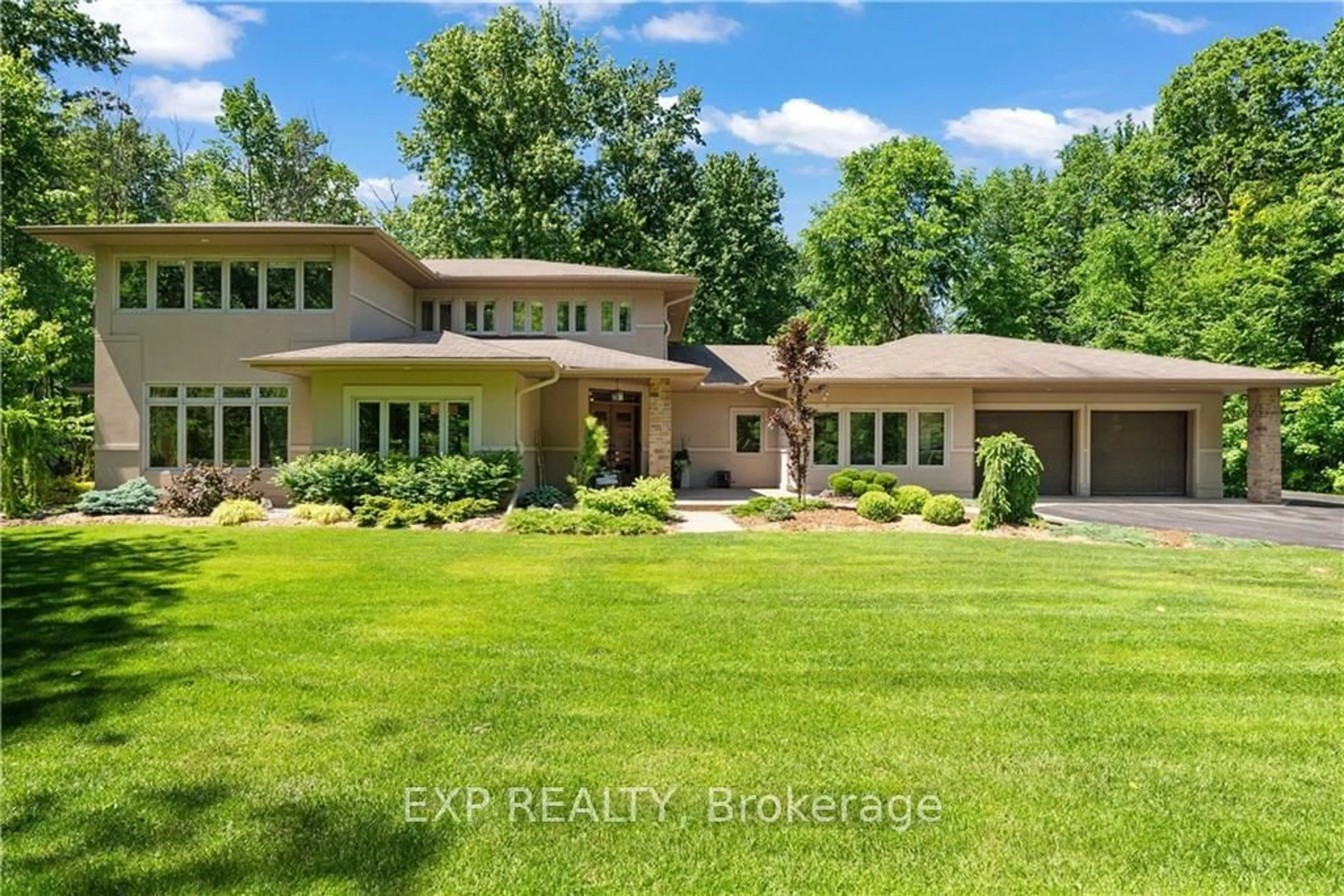 Frontside or backside of a home, cottage for 5759 QUEENSCOURT Cres, Manotick - Kars - Rideau Twp and Area Ontario K4M 1K3