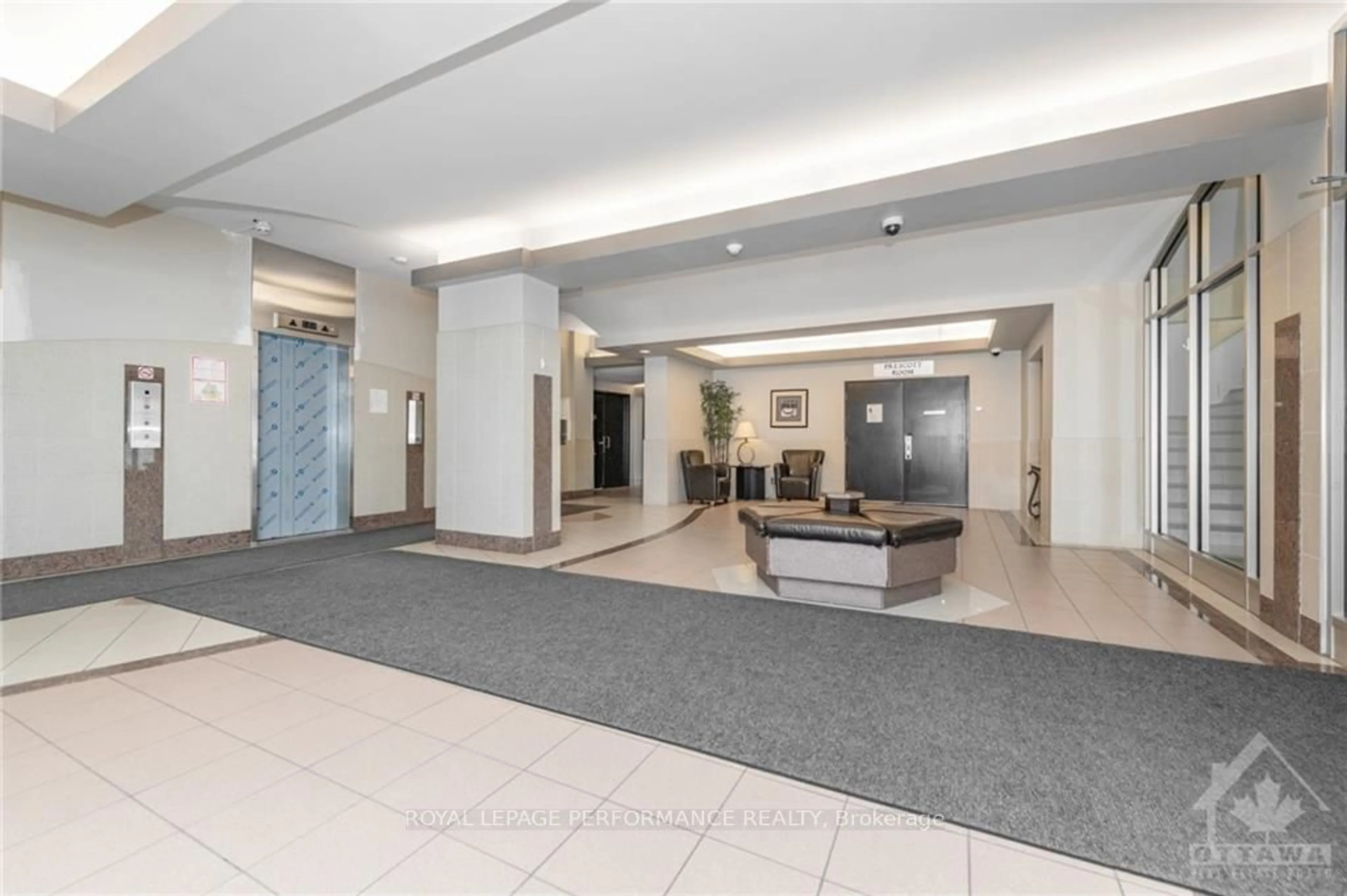 Indoor lobby, unknown floor for 900 DYNES Rd #2109, Ottawa Ontario K2C 3L6