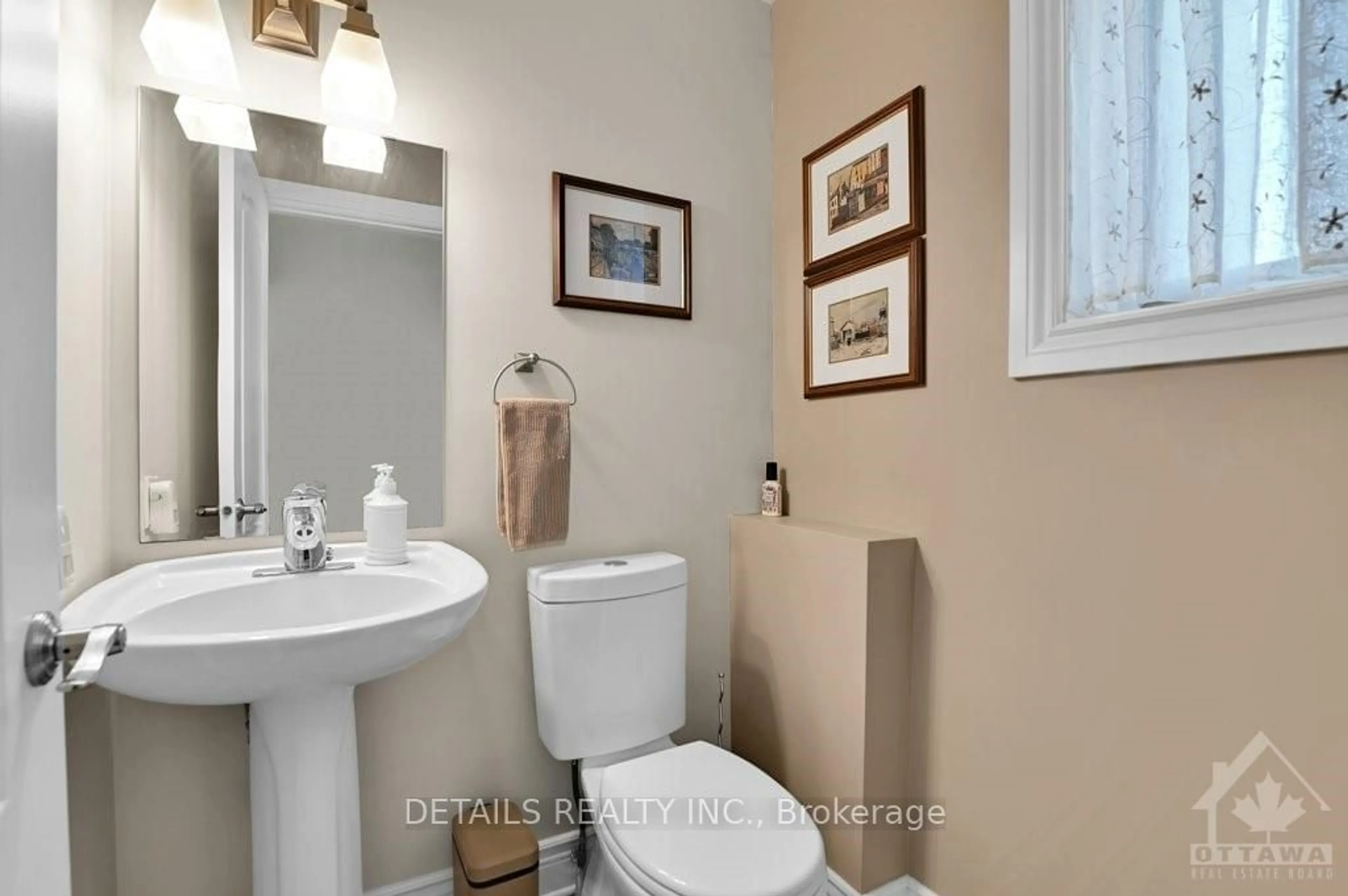 Standard bathroom, wood floors for 102 CHARLES HOLDEN Ave, Merrickville-Wolford Ontario K0G 1N0