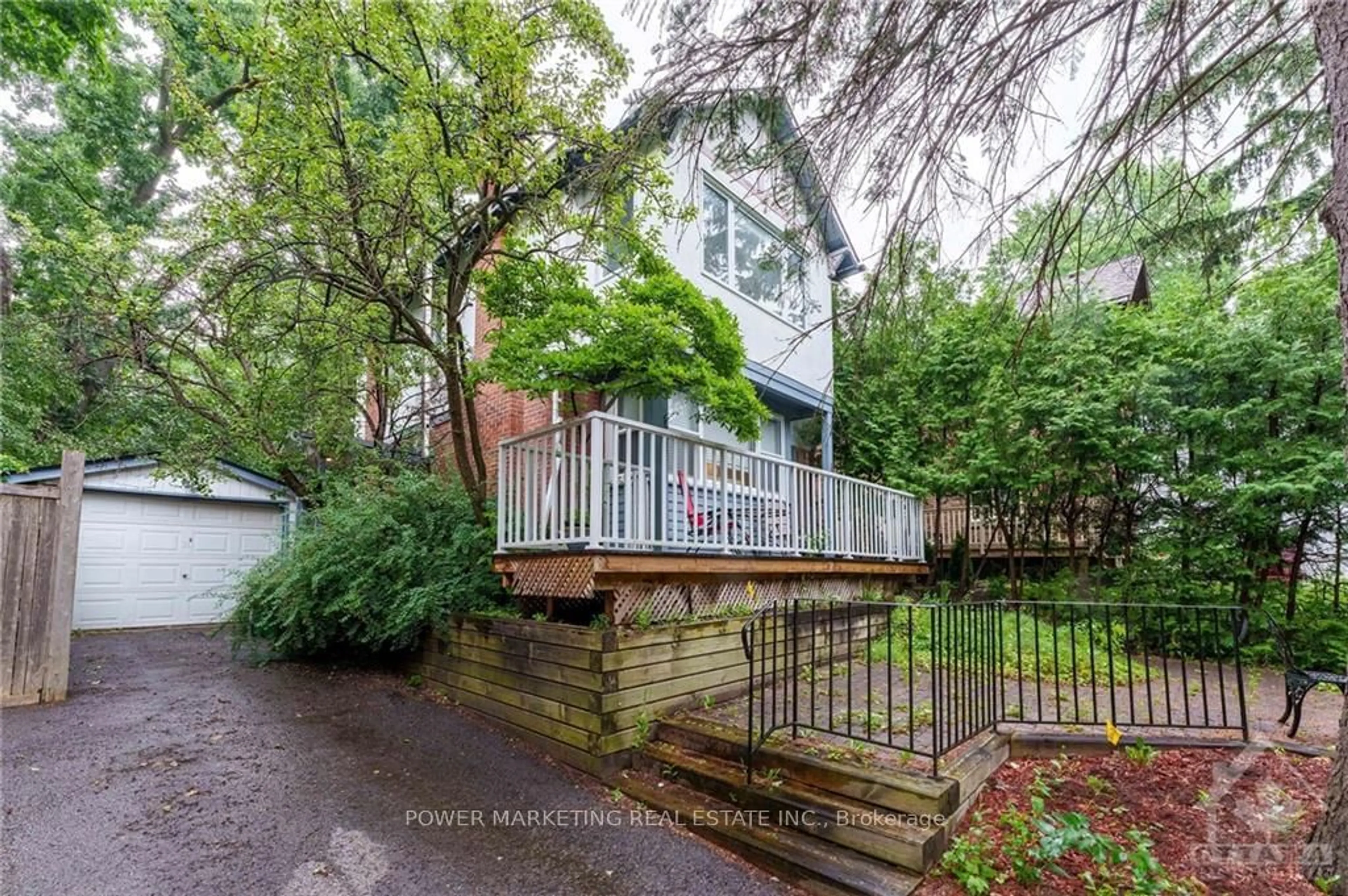 A pic from exterior of the house or condo, the fenced backyard for 107 RIDEAU Terr, New Edinburgh - Lindenlea Ontario K1M 0Y8