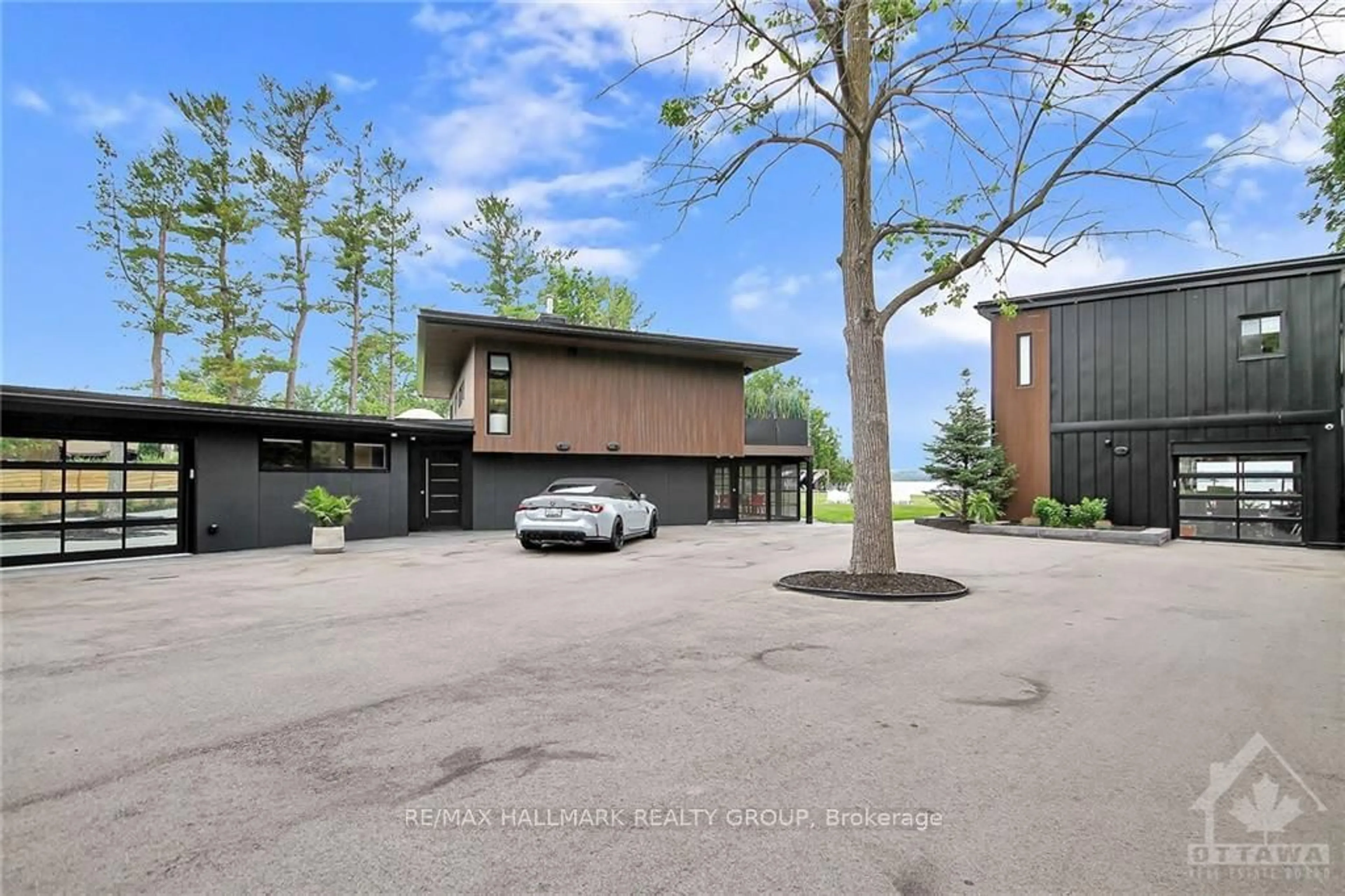 A pic from exterior of the house or condo, the street view for 227 GRANDVIEW Rd, Crystal Bay - Rocky Point - Bayshore Ontario K2H 8B9