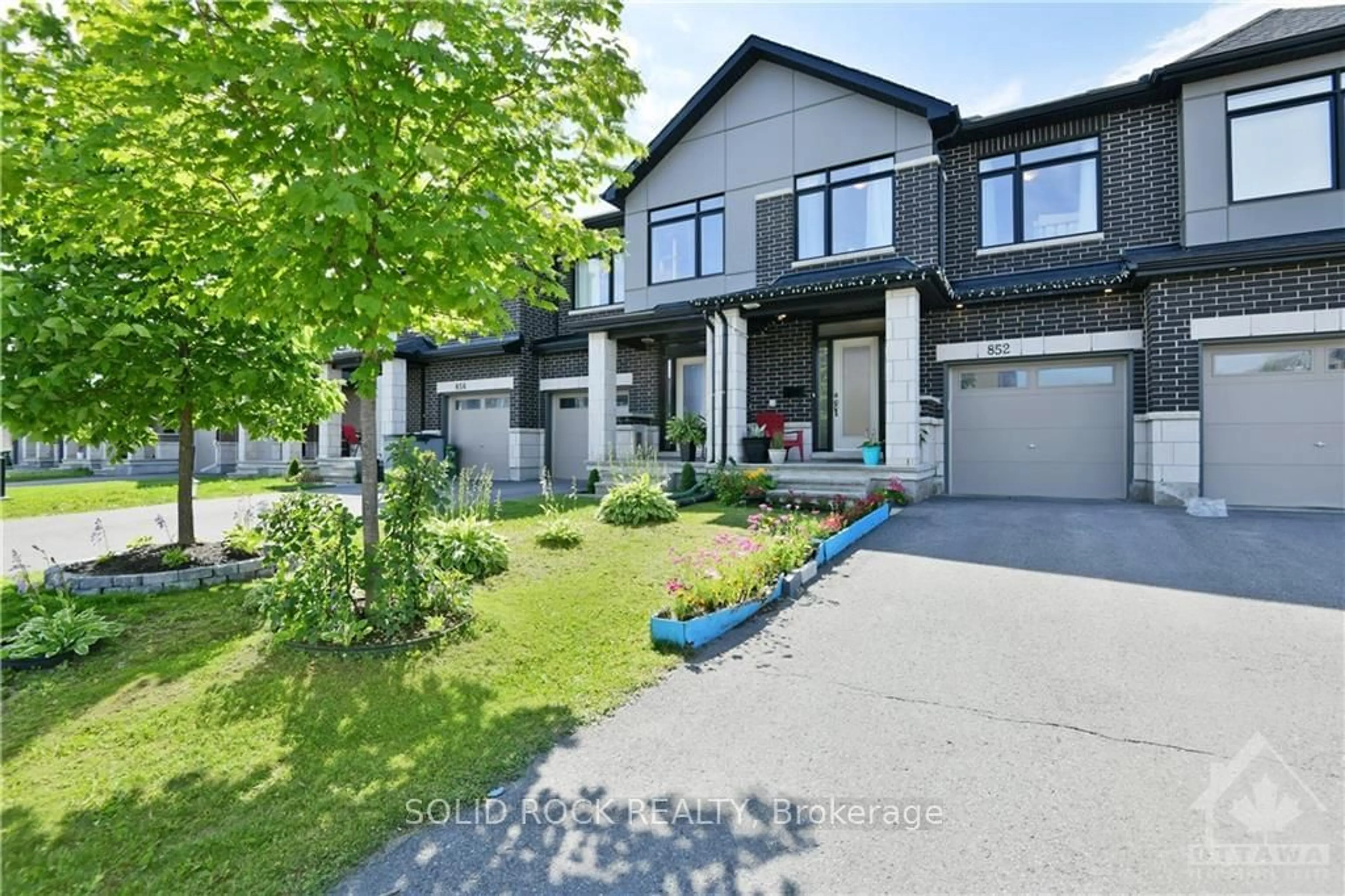 Frontside or backside of a home, the street view for 852 CLAPHAM Terr, Stittsville - Munster - Richmond Ontario K2S 2P1