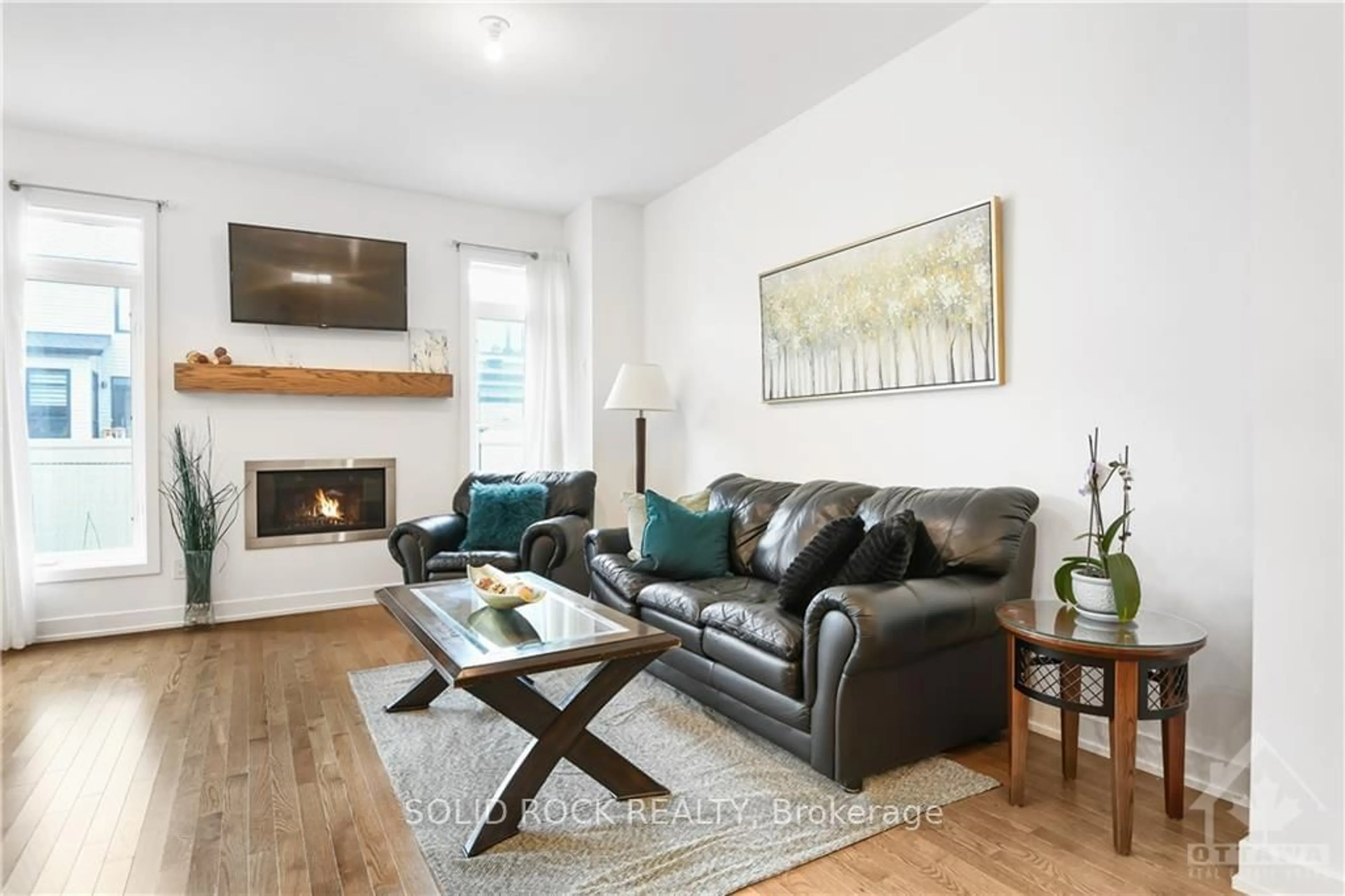 Living room, wood floors for 852 CLAPHAM Terr, Stittsville - Munster - Richmond Ontario K2S 2P1