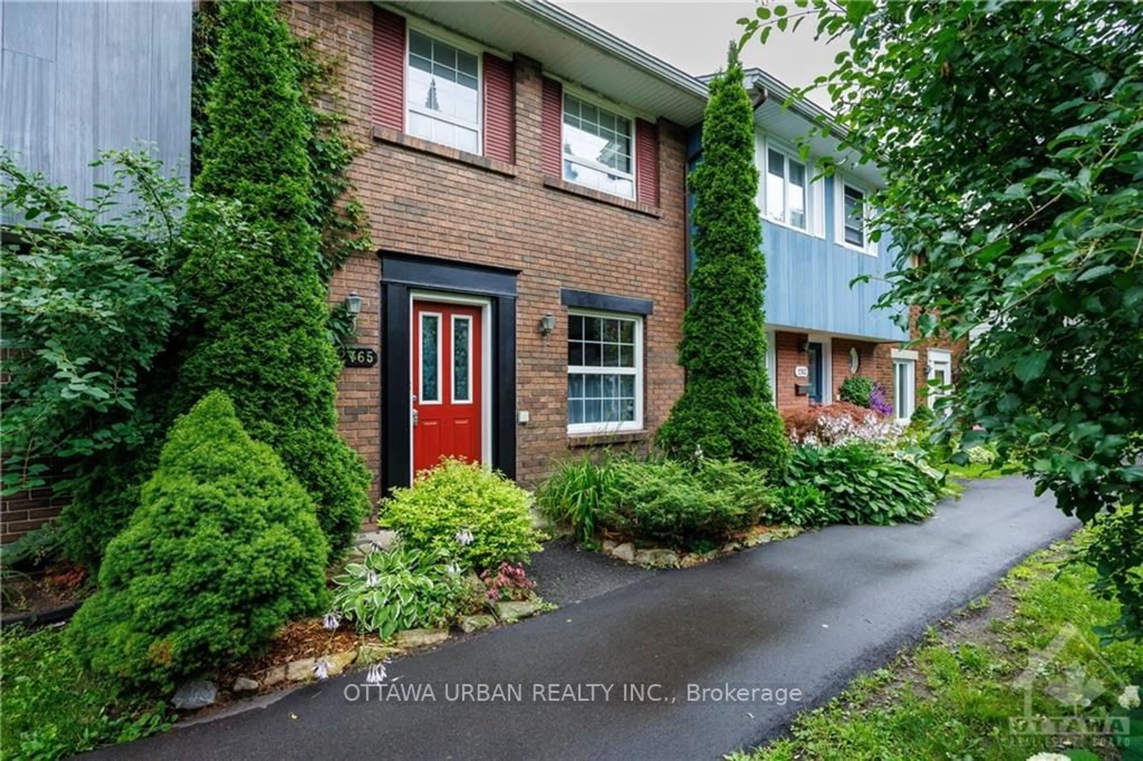 A pic from exterior of the house or condo, the street view for 2765 BASELINE Rd, Parkway Park - Queensway Terrace S and Area Ontario K2H 7B5