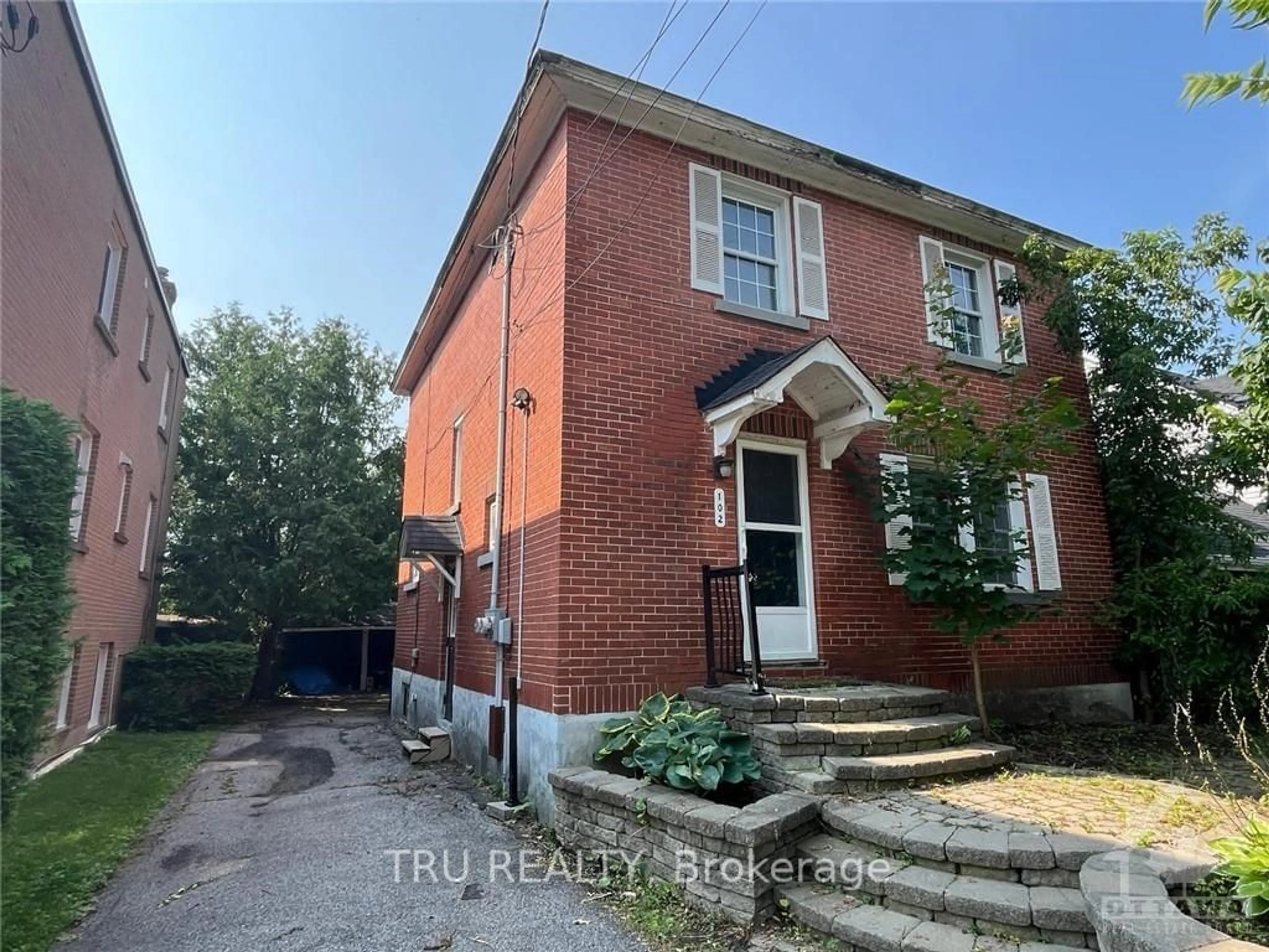 Frontside or backside of a home, the front or back of building for 102 PUTMAN Ave, New Edinburgh - Lindenlea Ontario K1M 1Z6