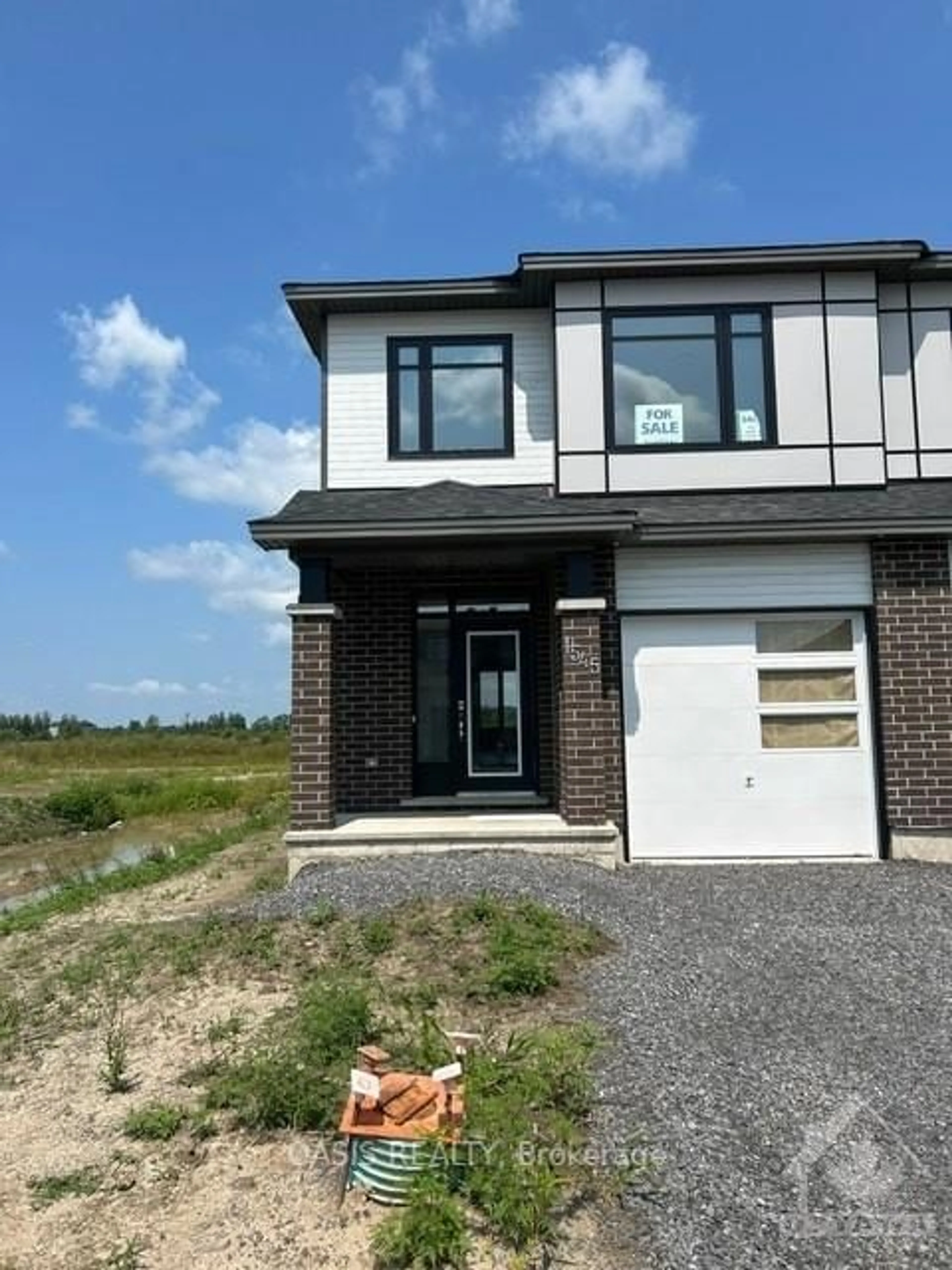 Home with brick exterior material for 1545 QUARRY St, Russell Ontario K4R 0L6