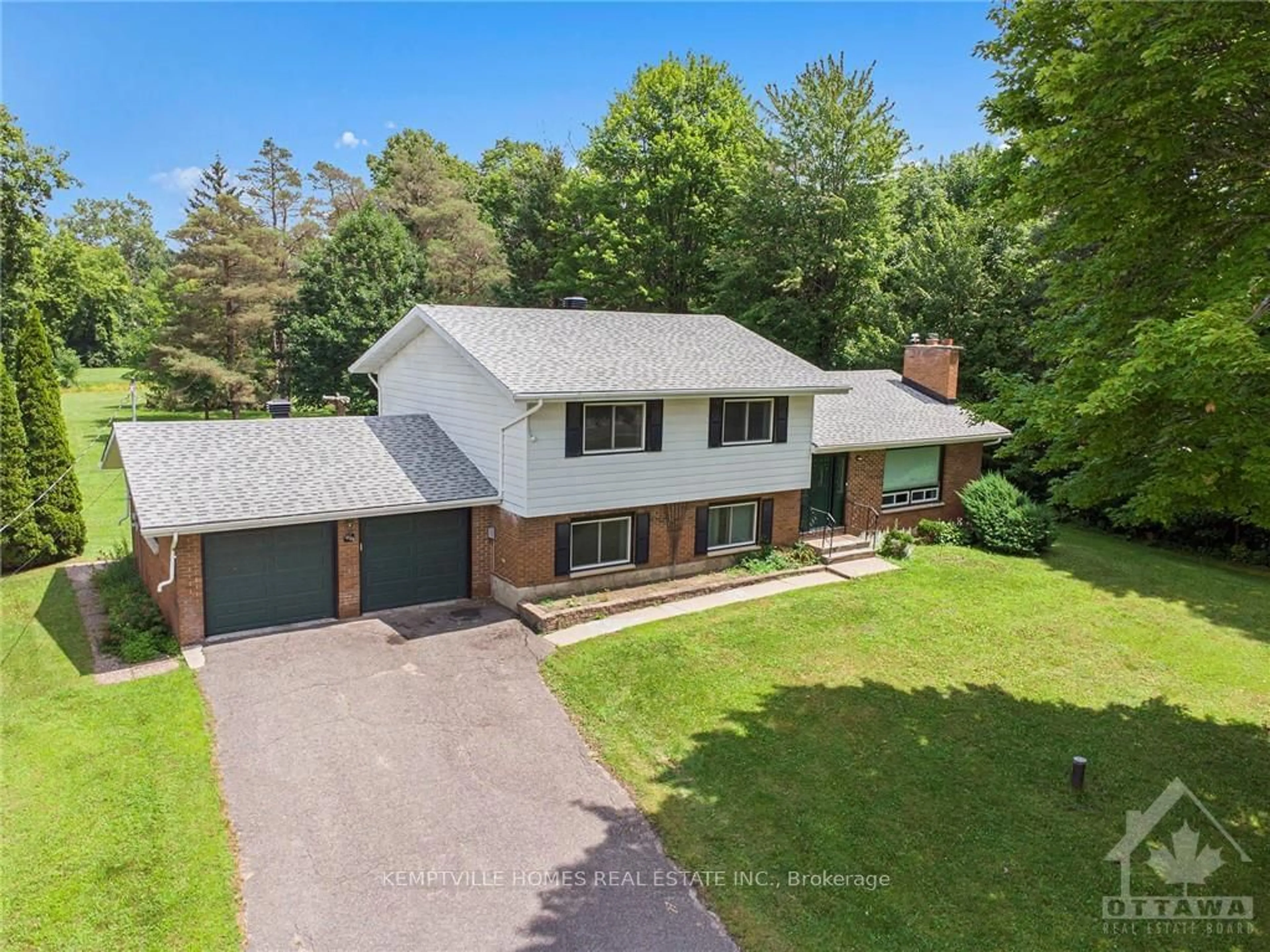 Frontside or backside of a home, cottage for 1031 MANOTICK STATION Rd, Manotick - Kars - Rideau Twp and Area Ontario K4M 1B2