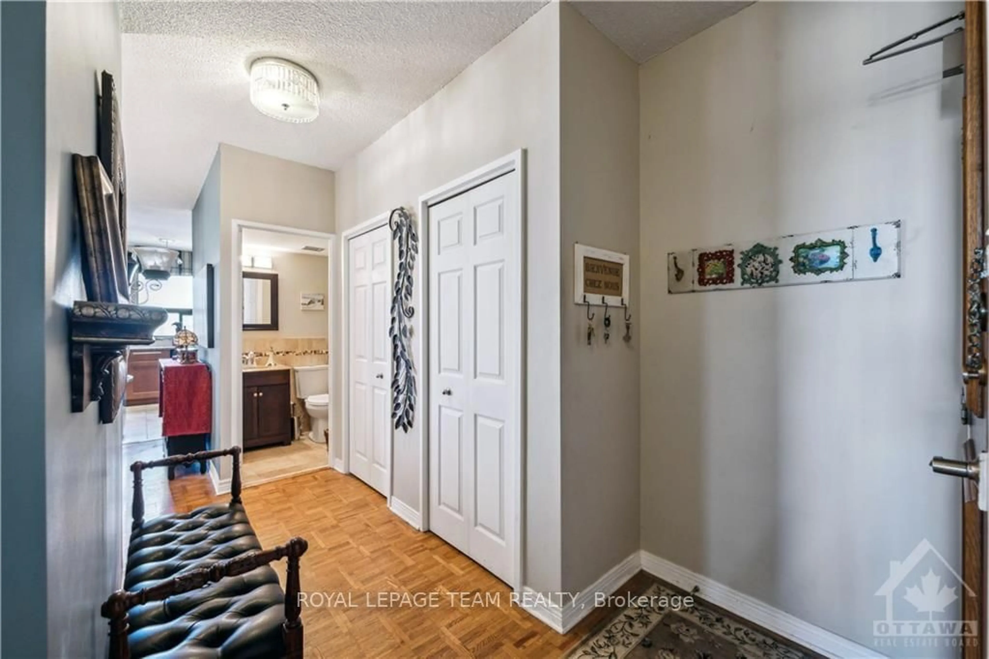 Indoor entryway, wood floors for 40 ARTHUR St #1101, West Centre Town Ontario K1R 7T5