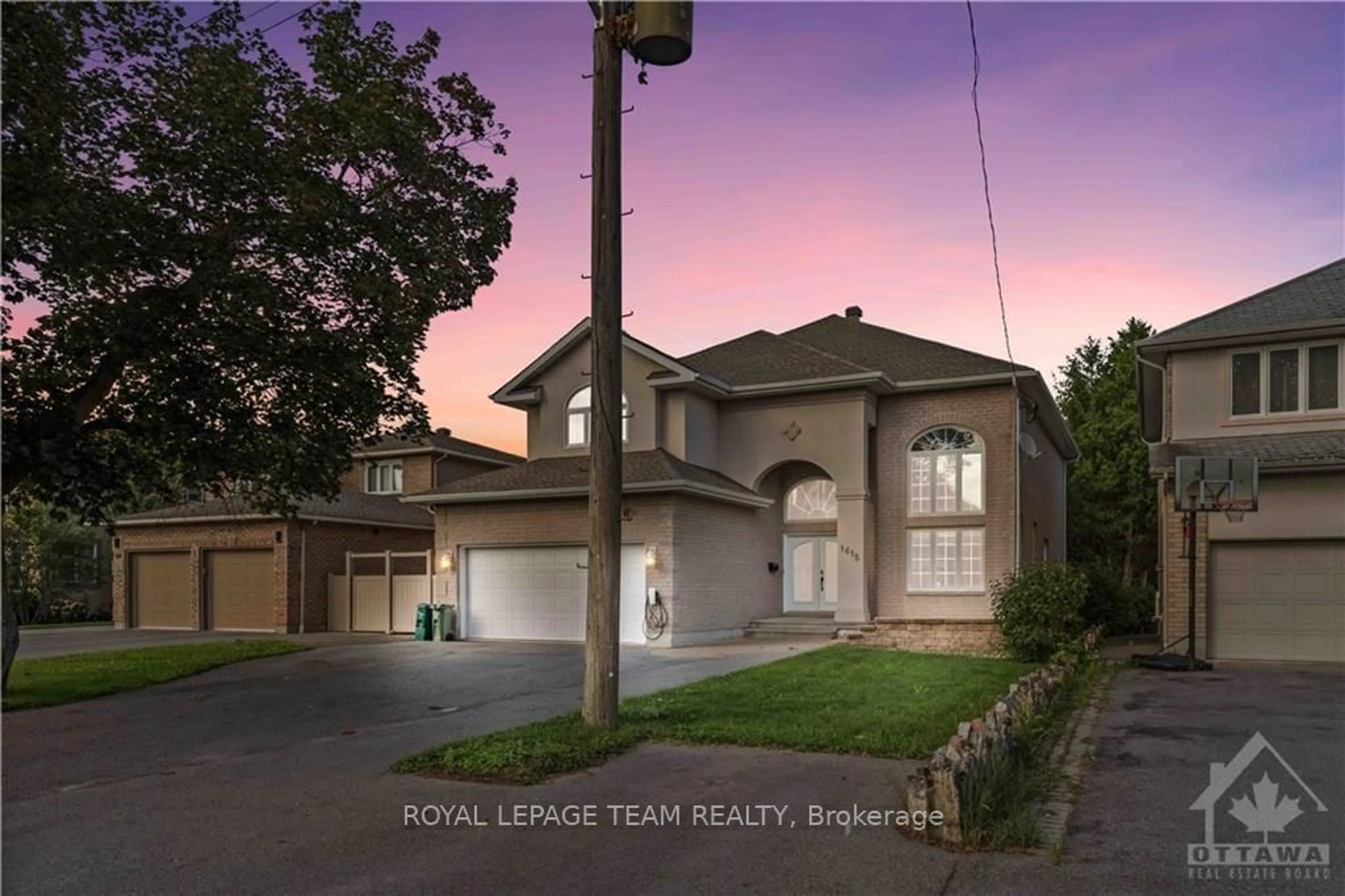 Frontside or backside of a home, the street view for 1615 ORTONA Ave, Mooneys Bay - Carleton Heights and Area Ontario K2C 1W4