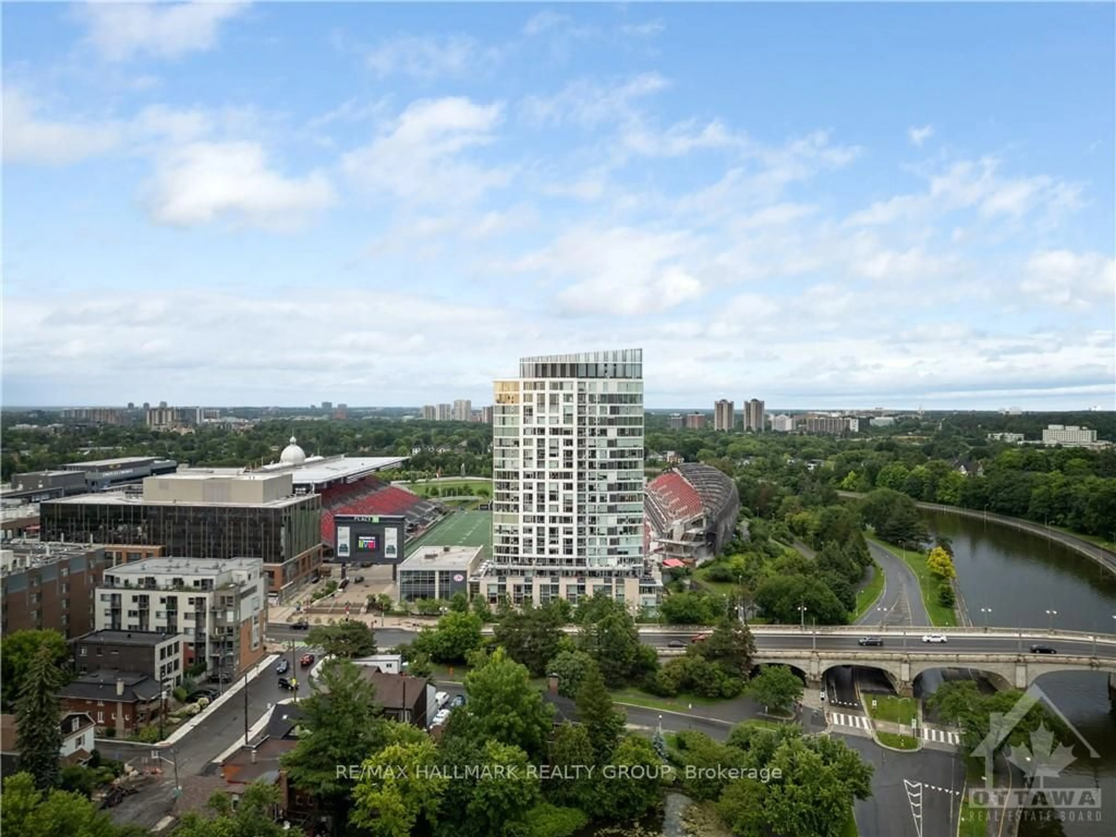 A pic from exterior of the house or condo, the view of city buildings for 1035 BANK St #709, Glebe - Ottawa East and Area Ontario K1S 5K3