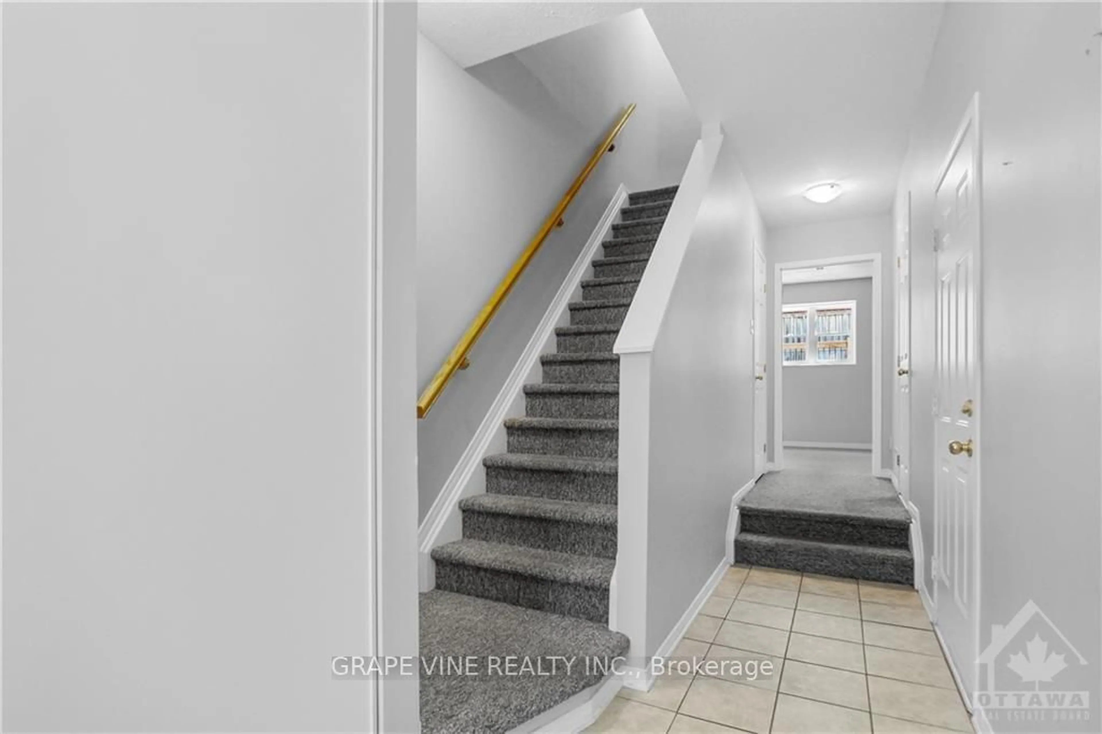 Indoor entryway, not visible floor for 21 GLENHAVEN, Billings Bridge - Riverside Park and Area Ontario K1V 2B2