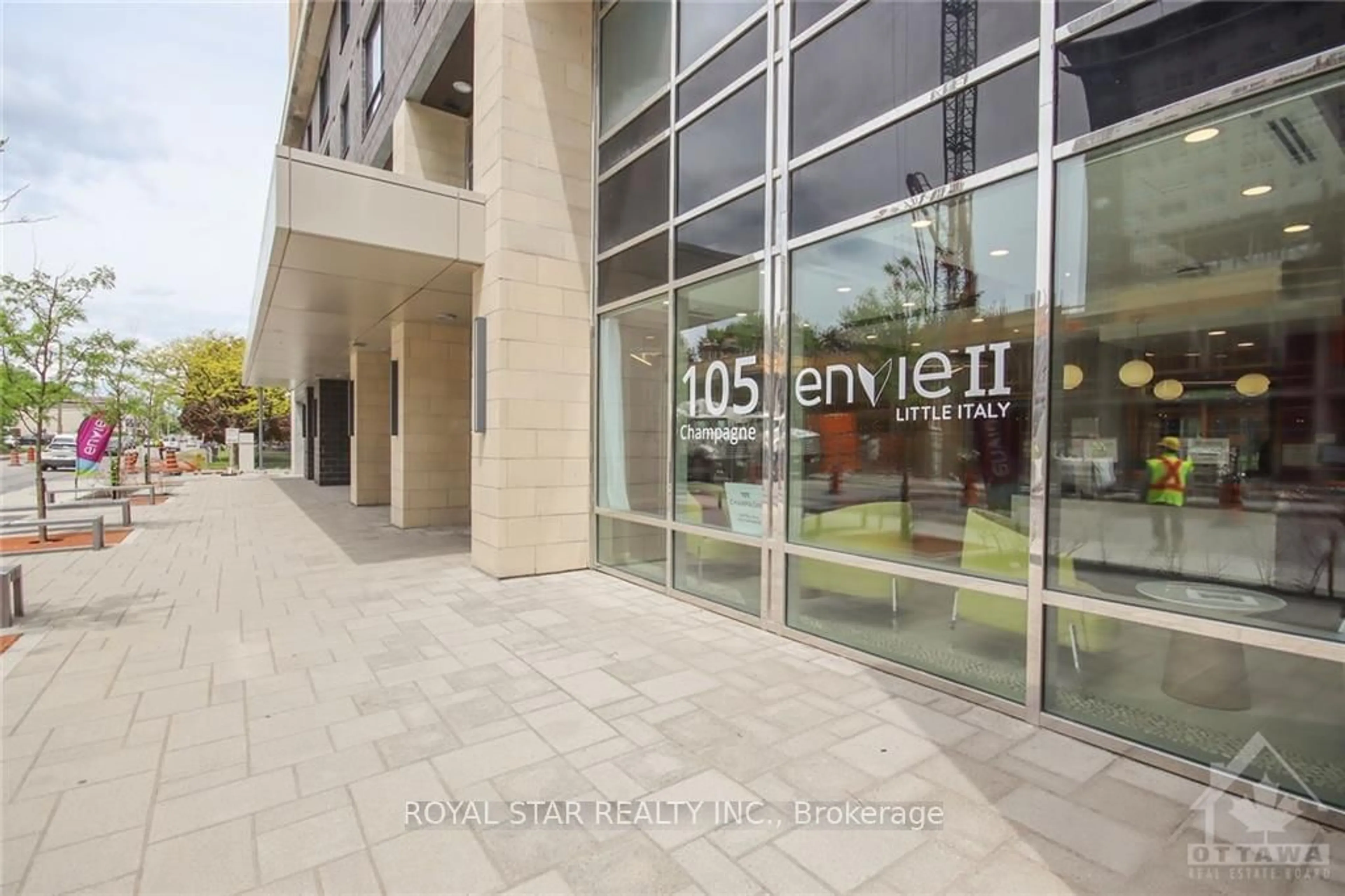 Indoor foyer, cement floor for 105 CHAMPAGNE Ave #1717, Dows Lake - Civic Hospital and Area Ontario K1S 5E5