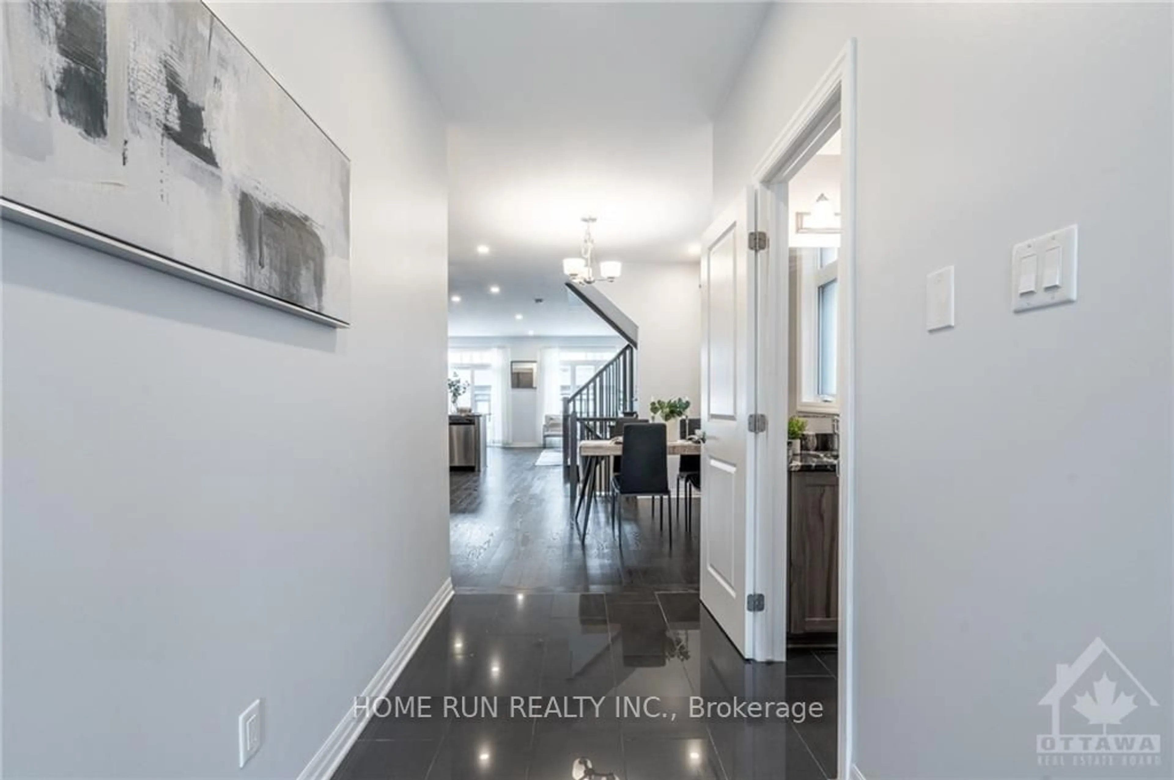 Indoor entryway, wood floors for 323 LYSANDER Pl, Manor Park - Cardinal Glen and Area Ontario K1K 3X8