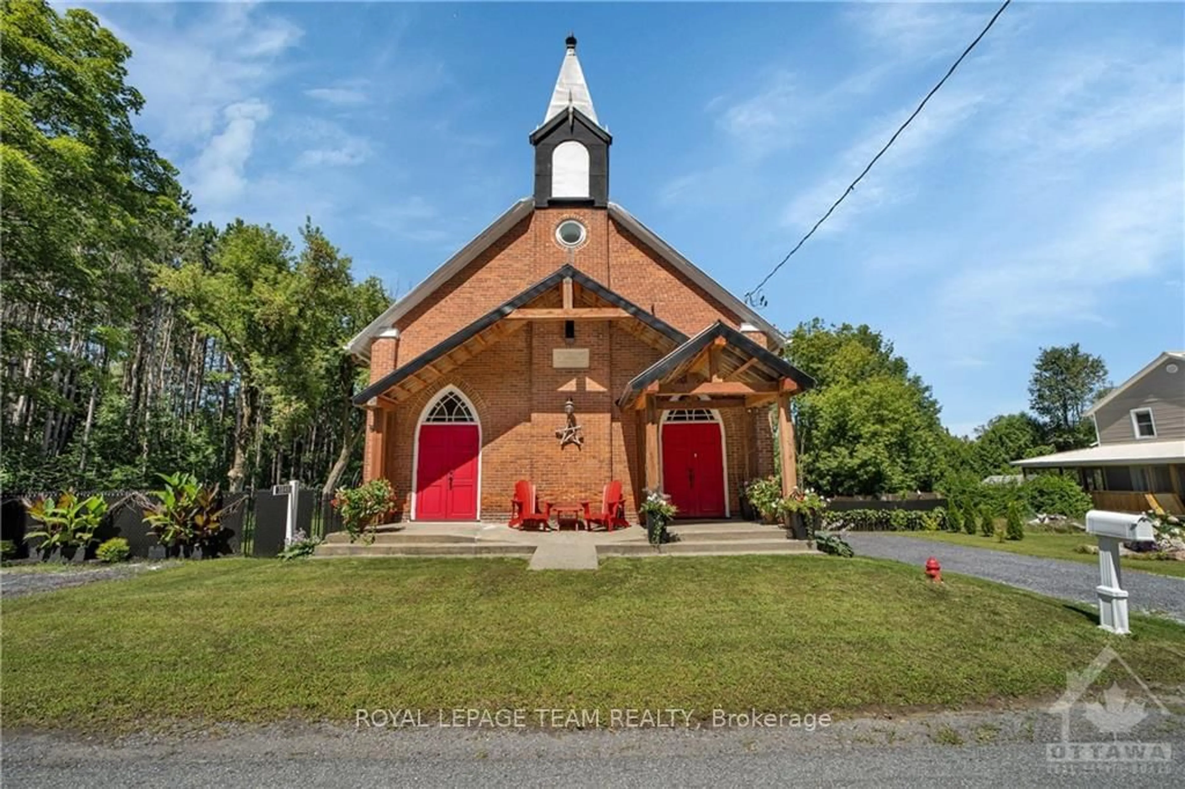 Indoor foyer for 3849 COUNTY ROAD 16 Rd, The Nation Ontario K0B 1G0