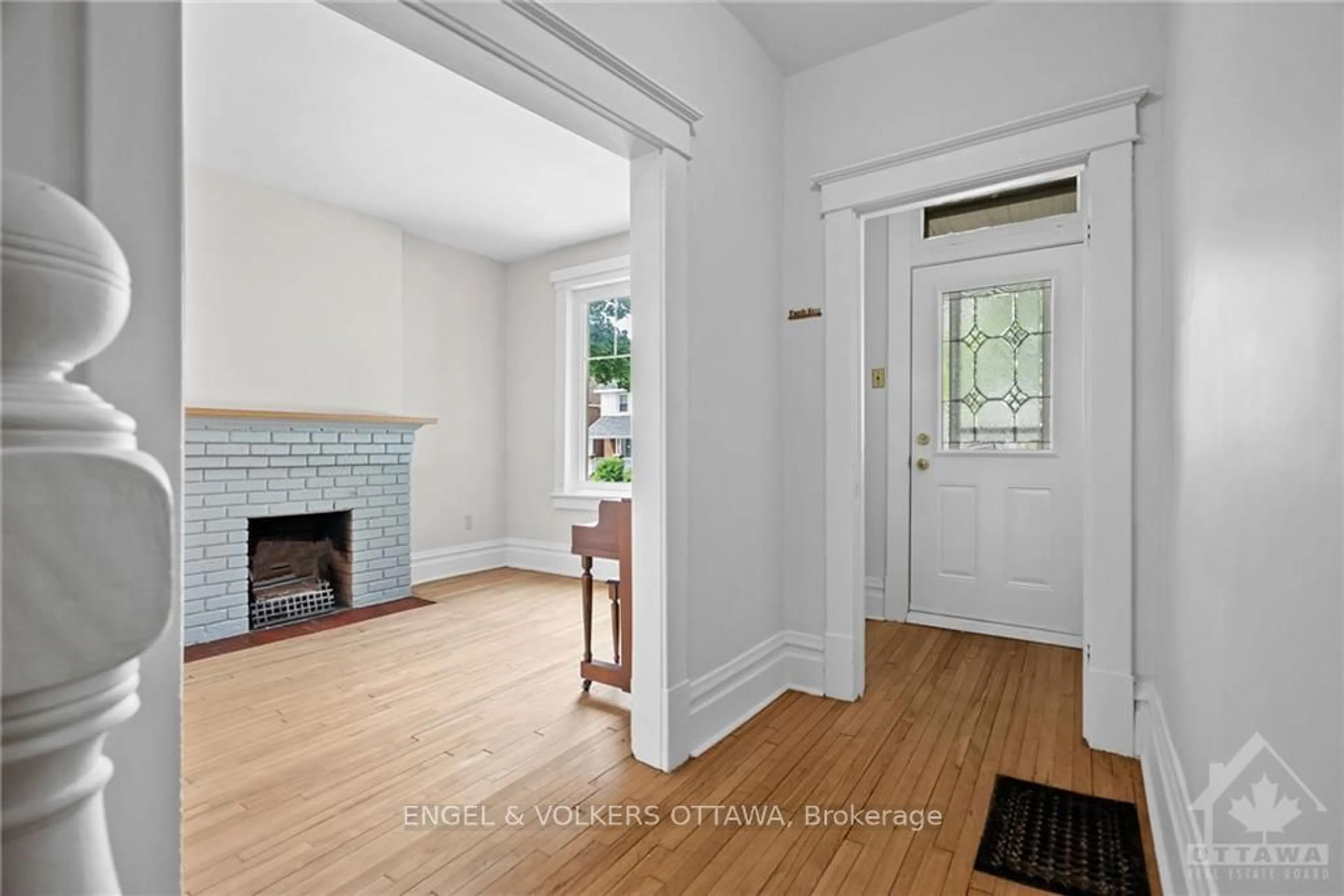 Indoor entryway, wood floors for 108 GROVE Ave, Glebe - Ottawa East and Area Ontario K1S 3B1