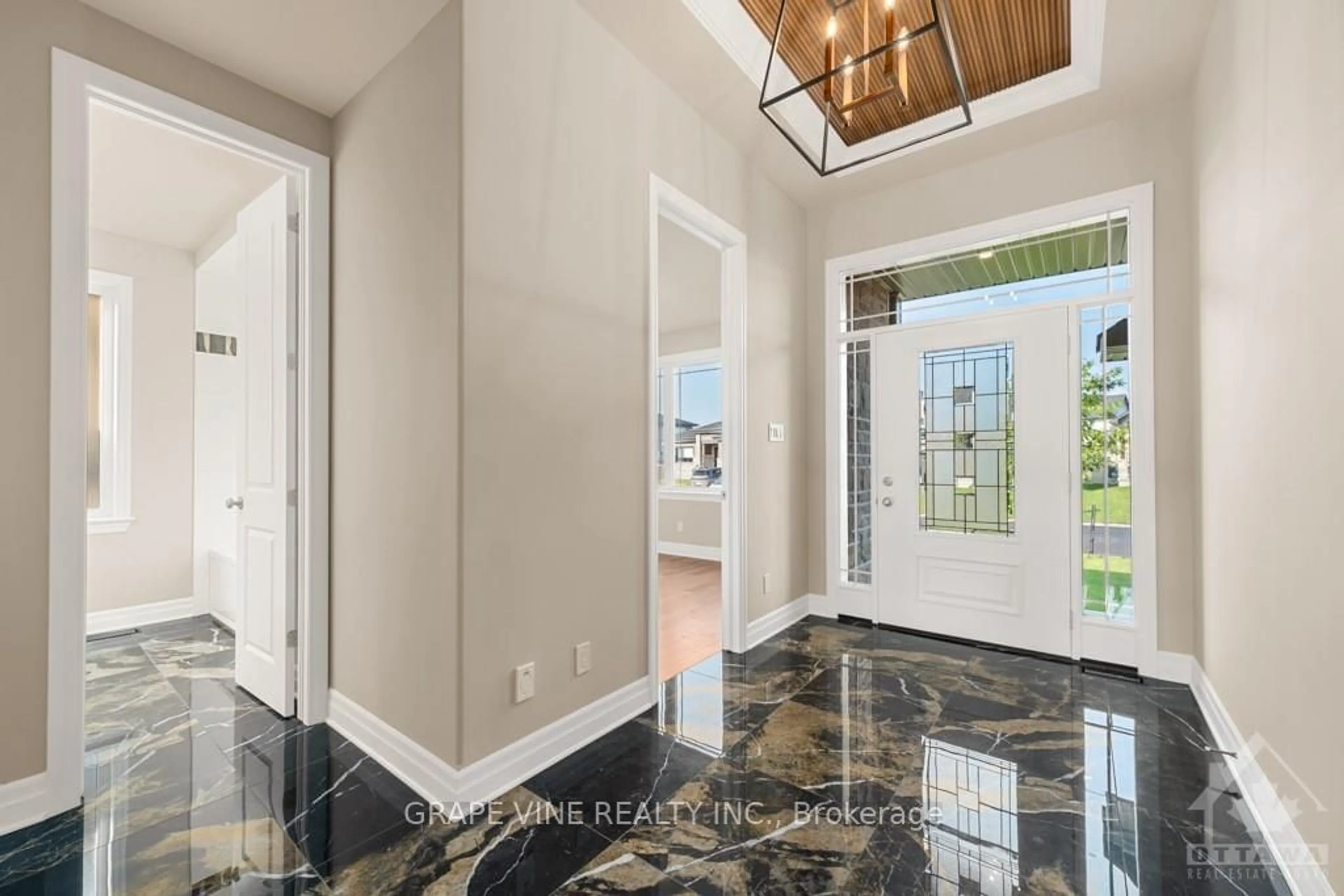 Indoor entryway, wood floors for 269 TURQUOISE St, Clarence-Rockland Ontario K4K 0L7