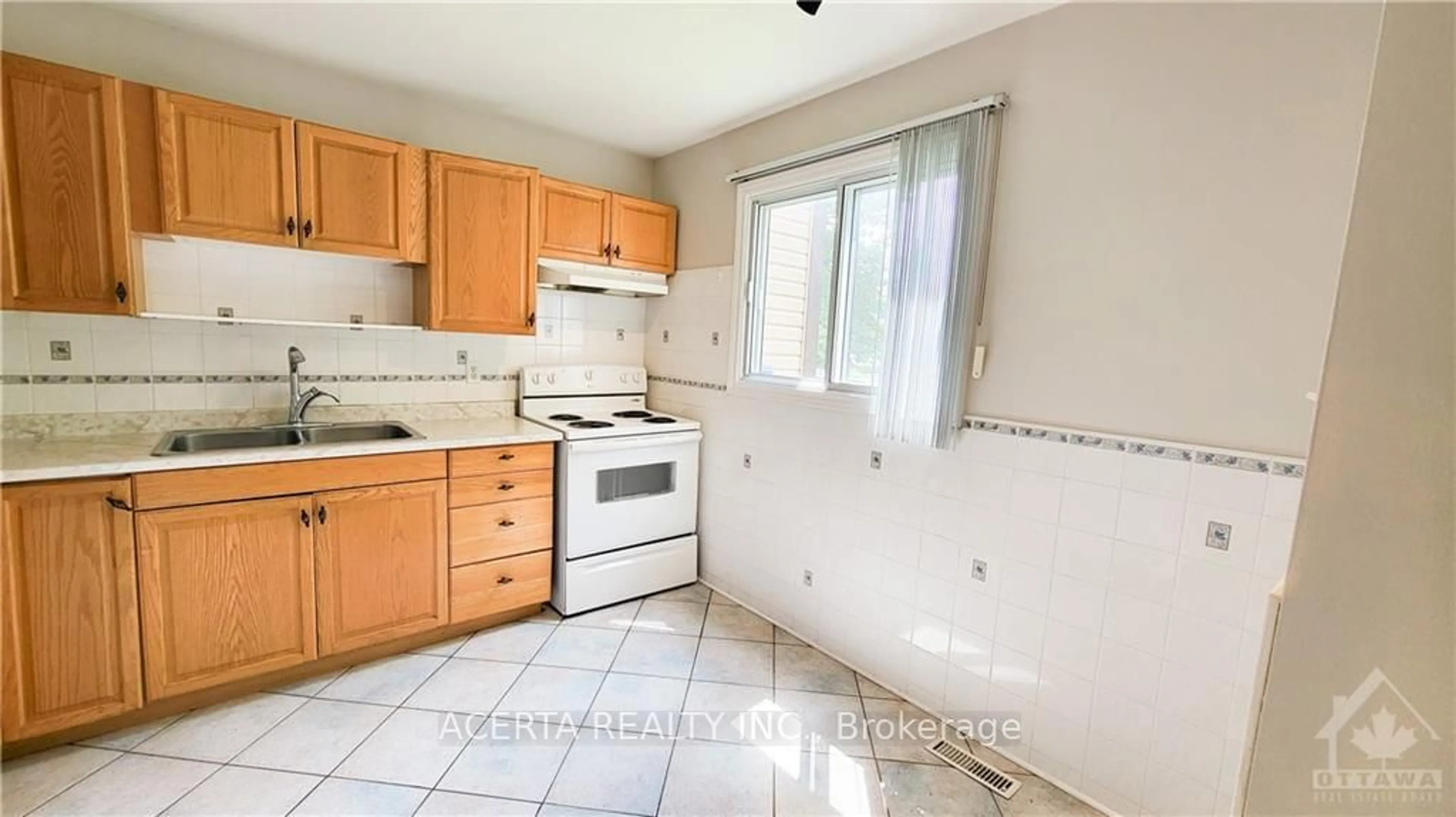 Standard kitchen, unknown floor, cottage for 249 TEAL Cres, Orleans - Cumberland and Area Ontario K1E 2C3