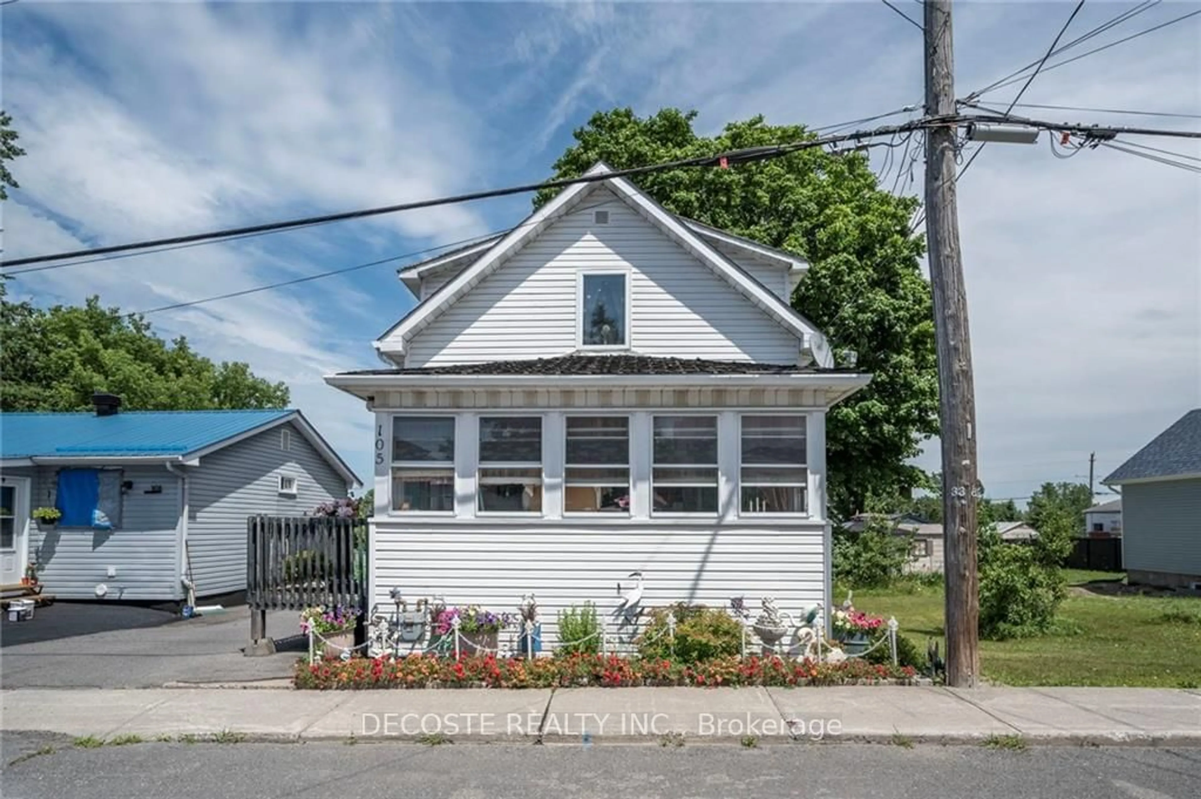 Frontside or backside of a home, cottage for 105 DOMINION St, North Glengarry Ontario K0C 1A0