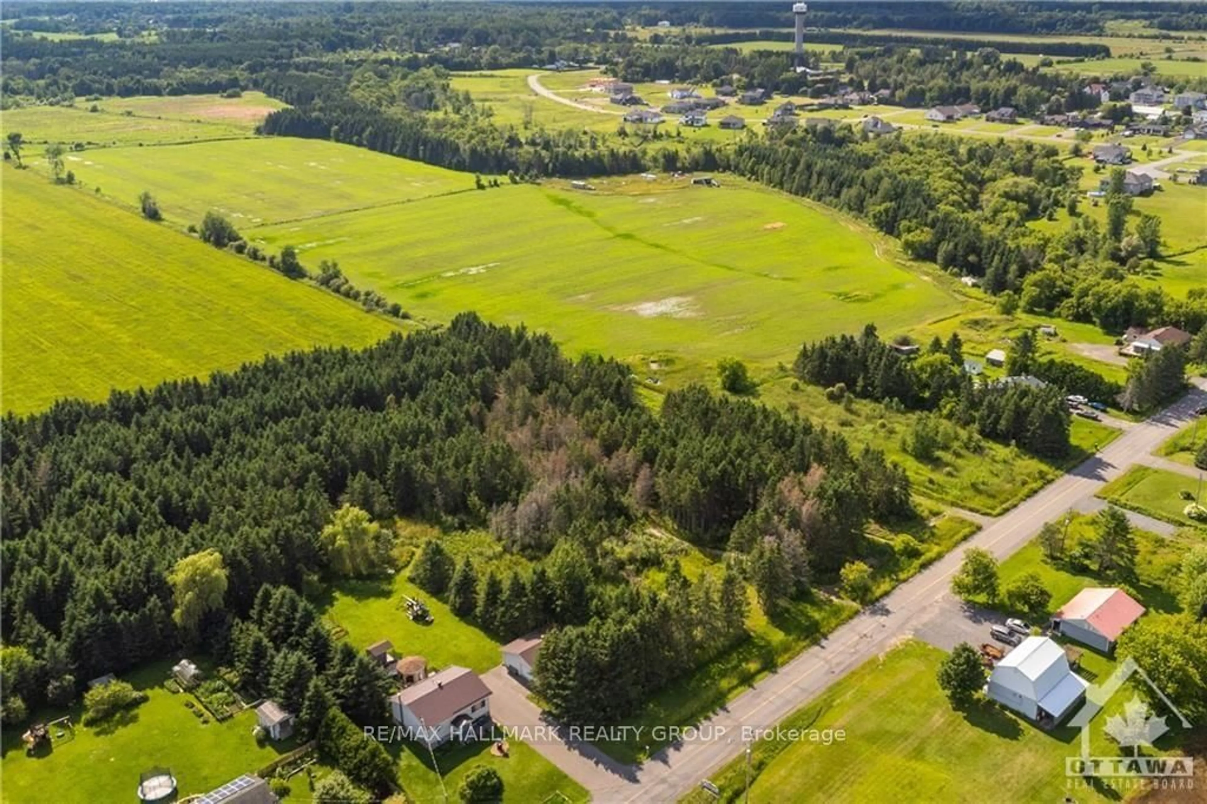 A pic from exterior of the house or condo, the fenced backyard for 3948 DROUIN Rd, Clarence-Rockland Ontario K0A 2A0