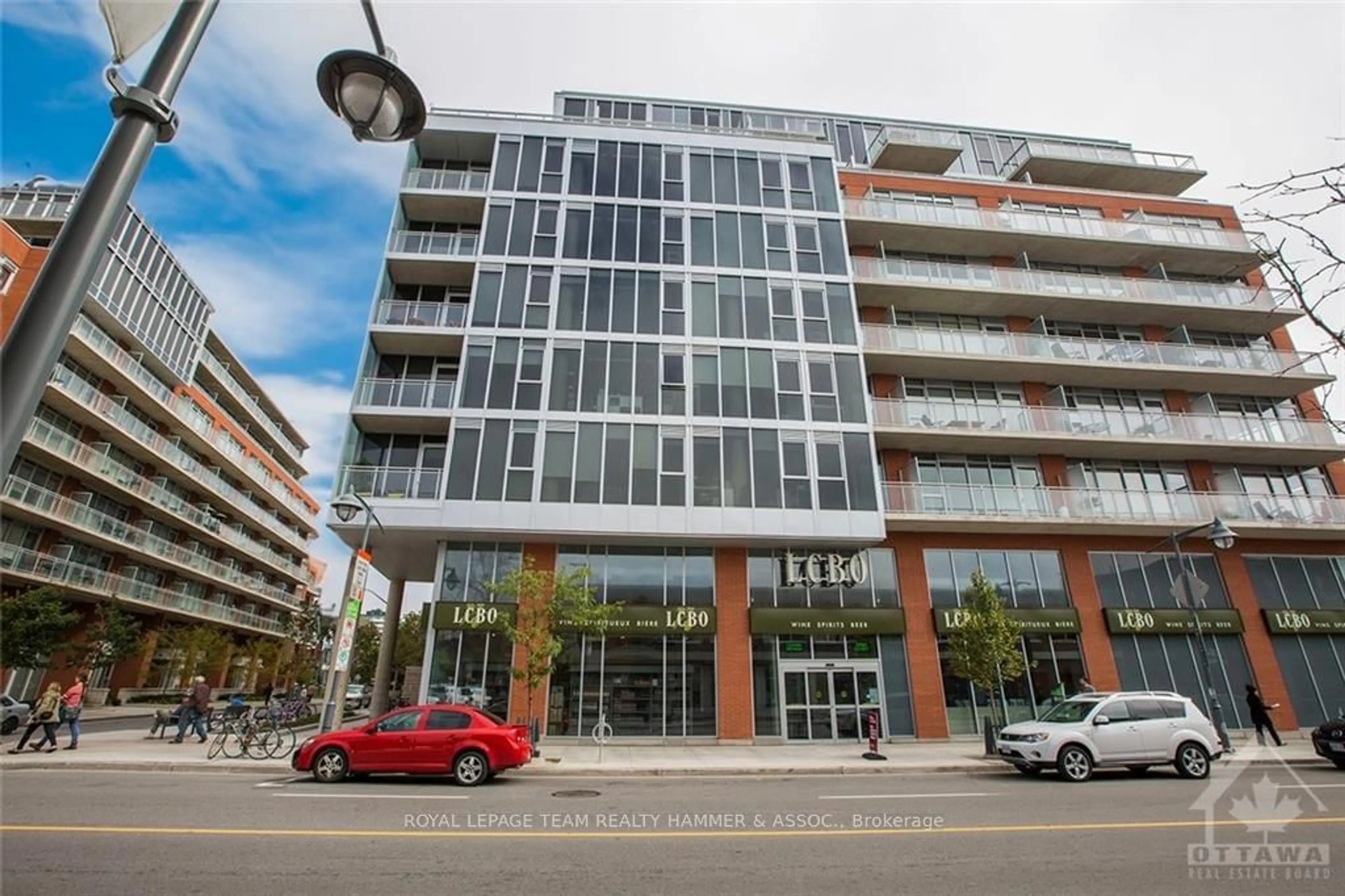 A pic from exterior of the house or condo, the front or back of building for 360 MCLEOD St #608, Ottawa Centre Ontario K2P 1A9