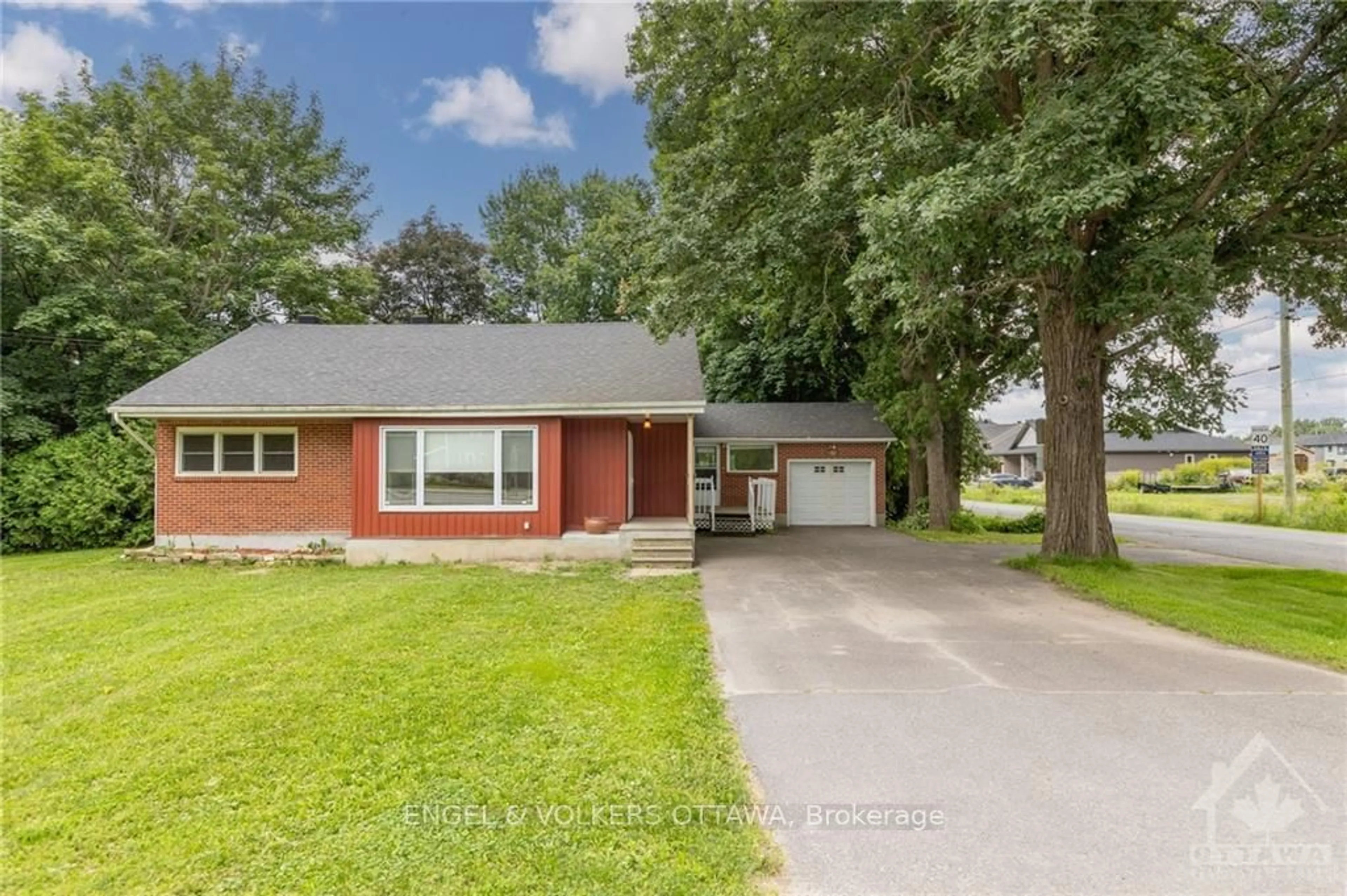 Frontside or backside of a home, cottage for 6036 PERTH St, Stittsville - Munster - Richmond Ontario K0A 2Z0