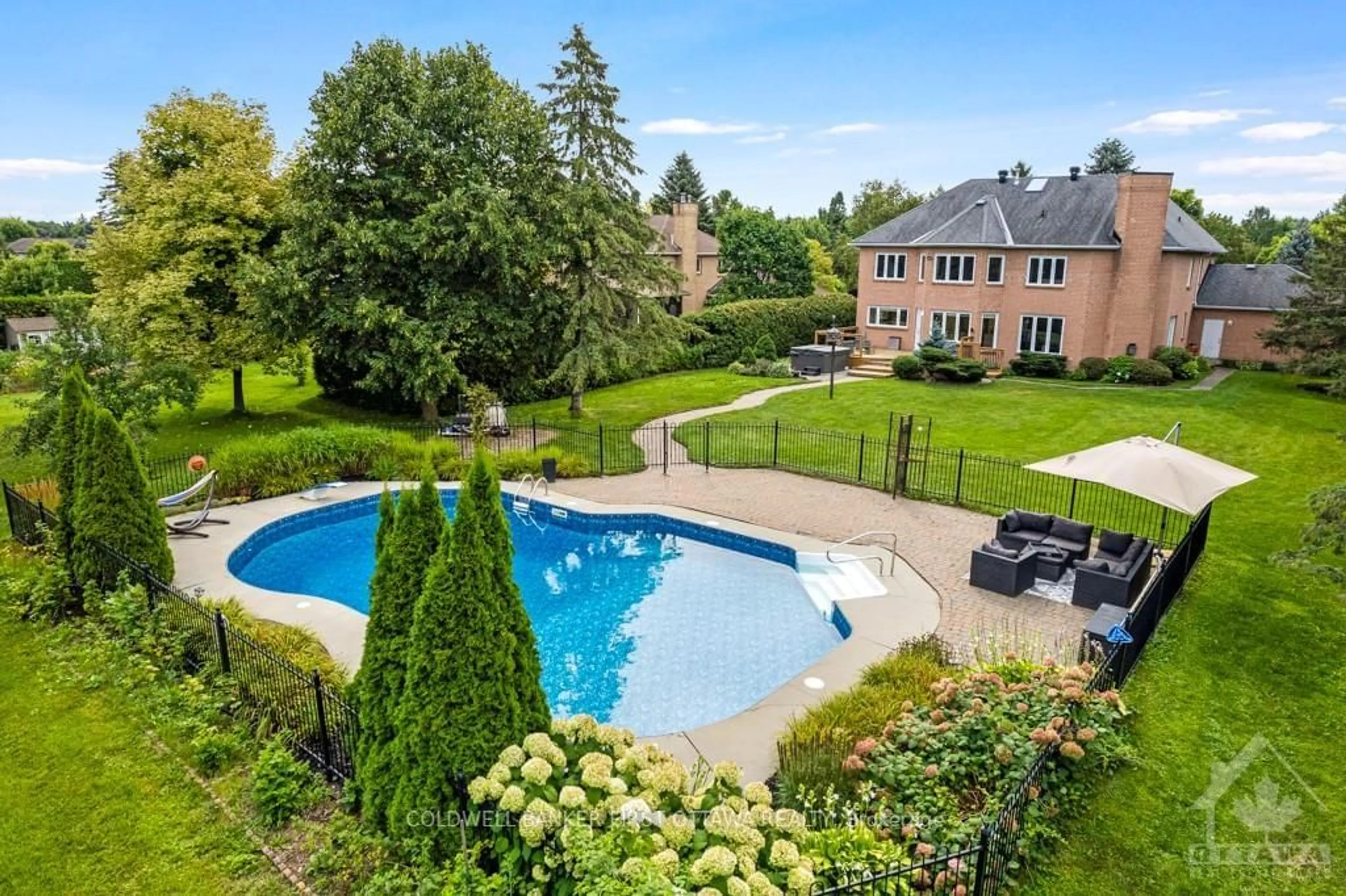 Indoor or outdoor pool for 5525 PETTAPIECE Cres, Manotick - Kars - Rideau Twp and Area Ontario K4M 1C6