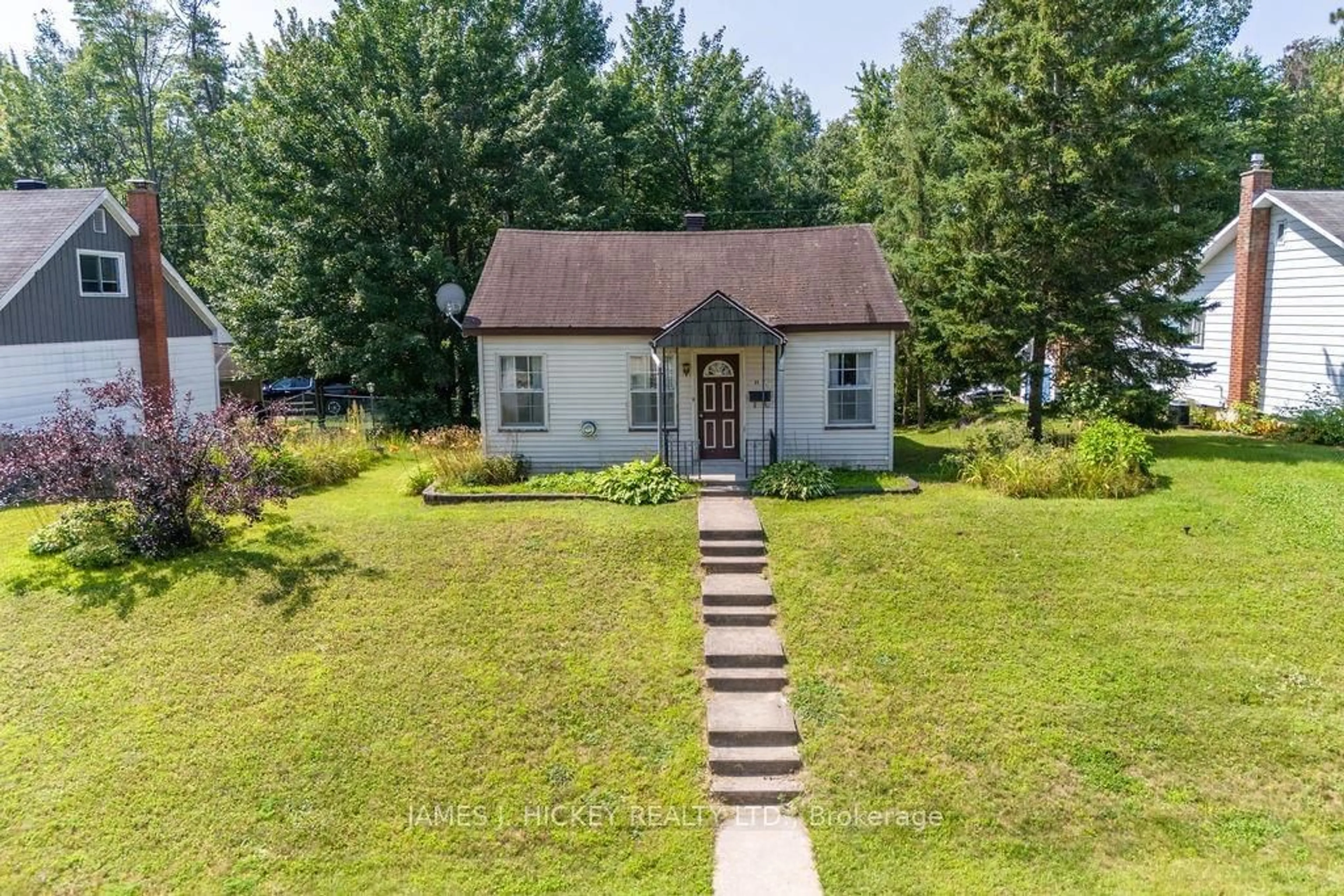 Frontside or backside of a home, cottage for 11 WOLFE Ave, Deep River Ontario K0J 1P0