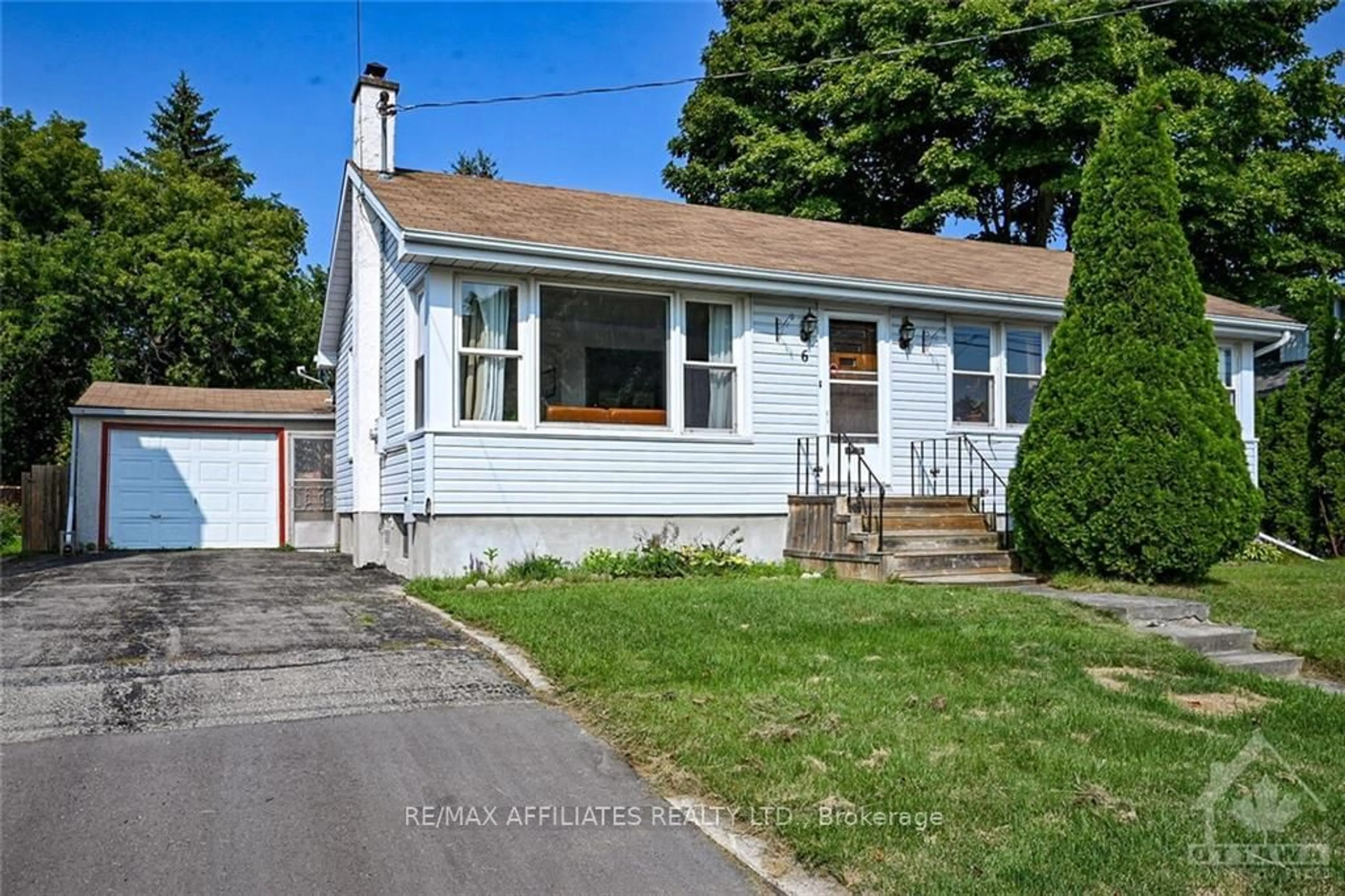 Frontside or backside of a home, cottage for 6 CATHERINE St, Smiths Falls Ontario K7A 3Z8