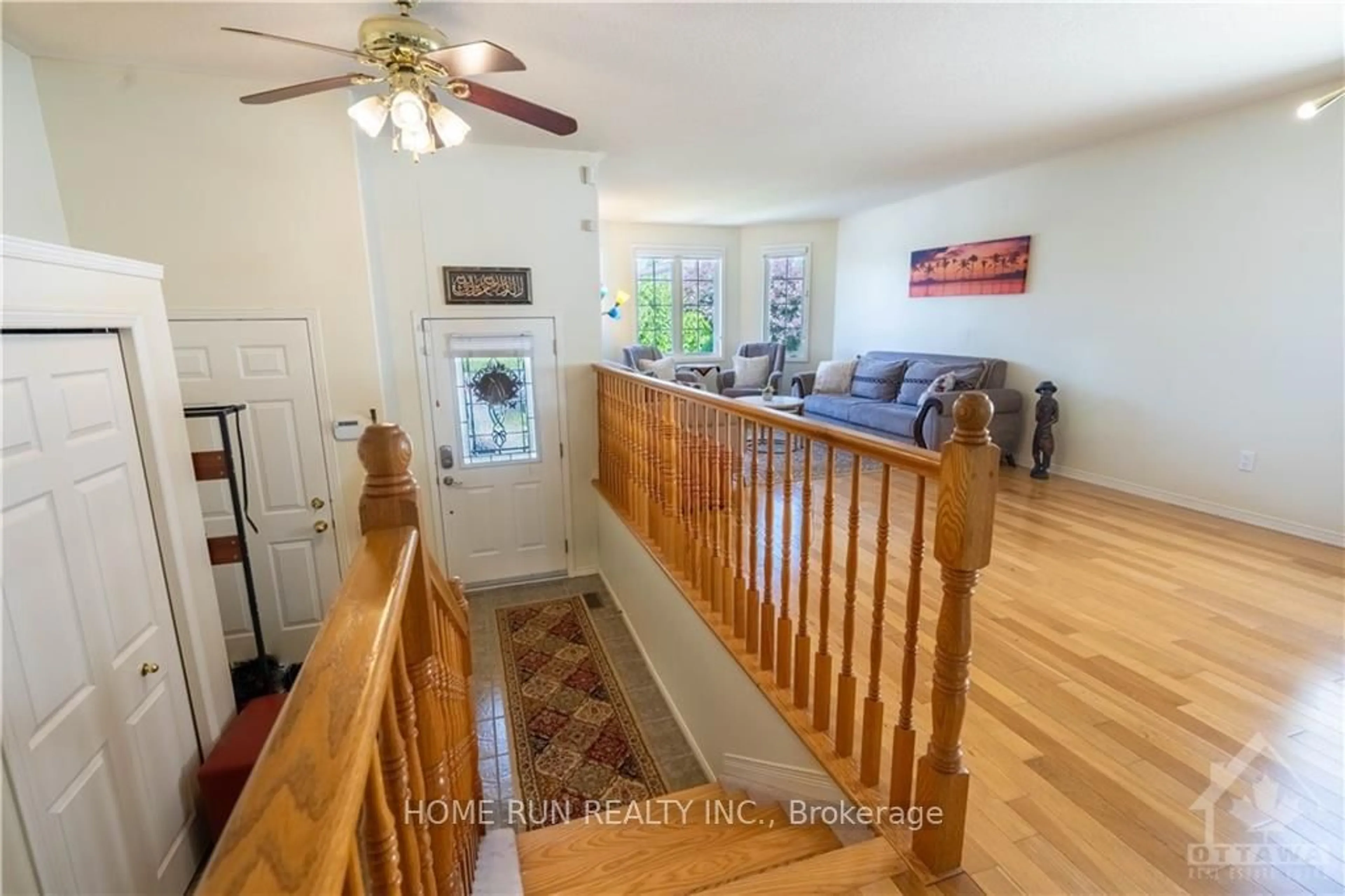 Indoor entryway, wood floors for 259 SHERIDAN St, Kingston Ontario K7P 3C6