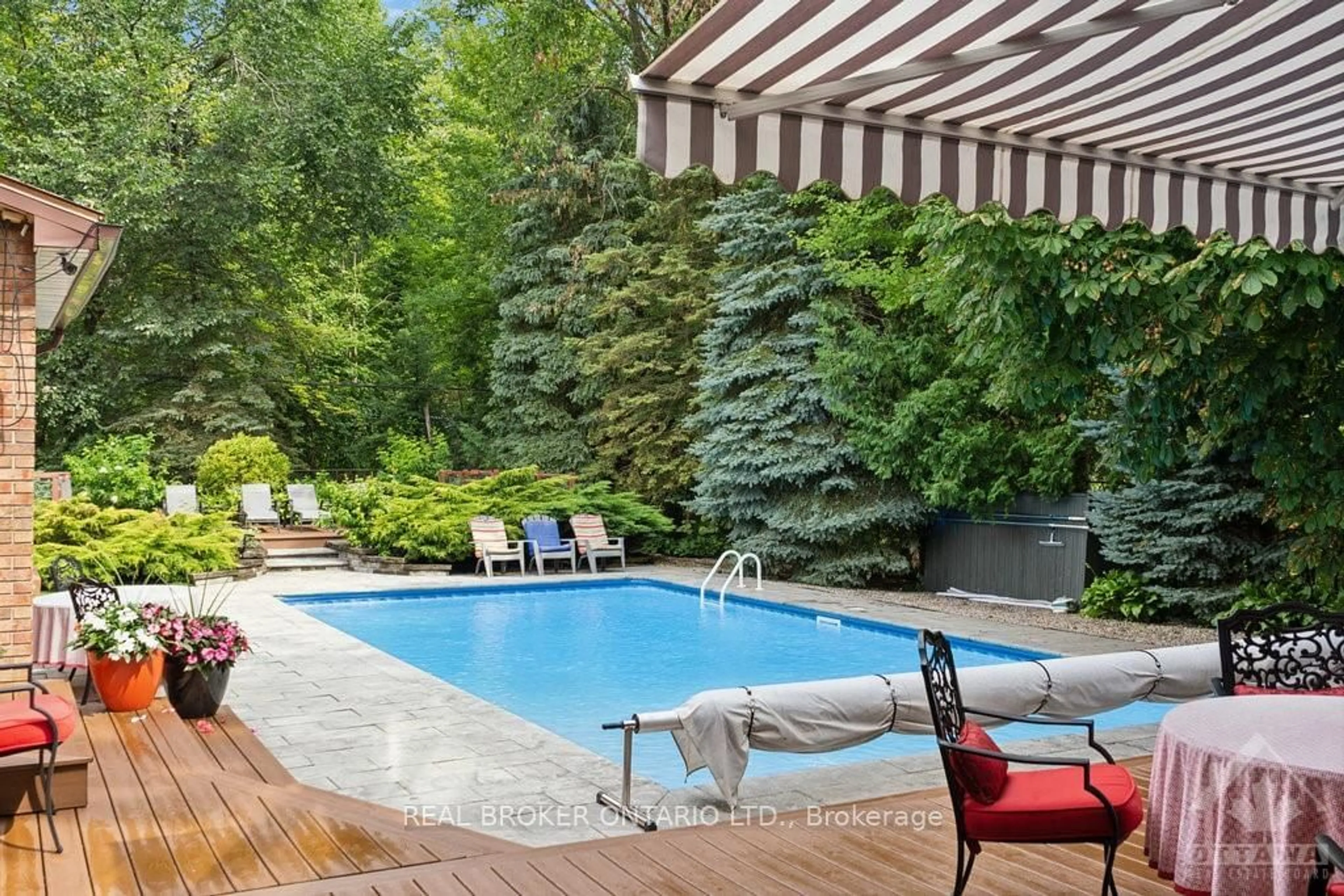 Indoor or outdoor pool for 37 REVOL Rd, Tanglewood - Grenfell Glen - Pineglen Ontario K2G 0B8