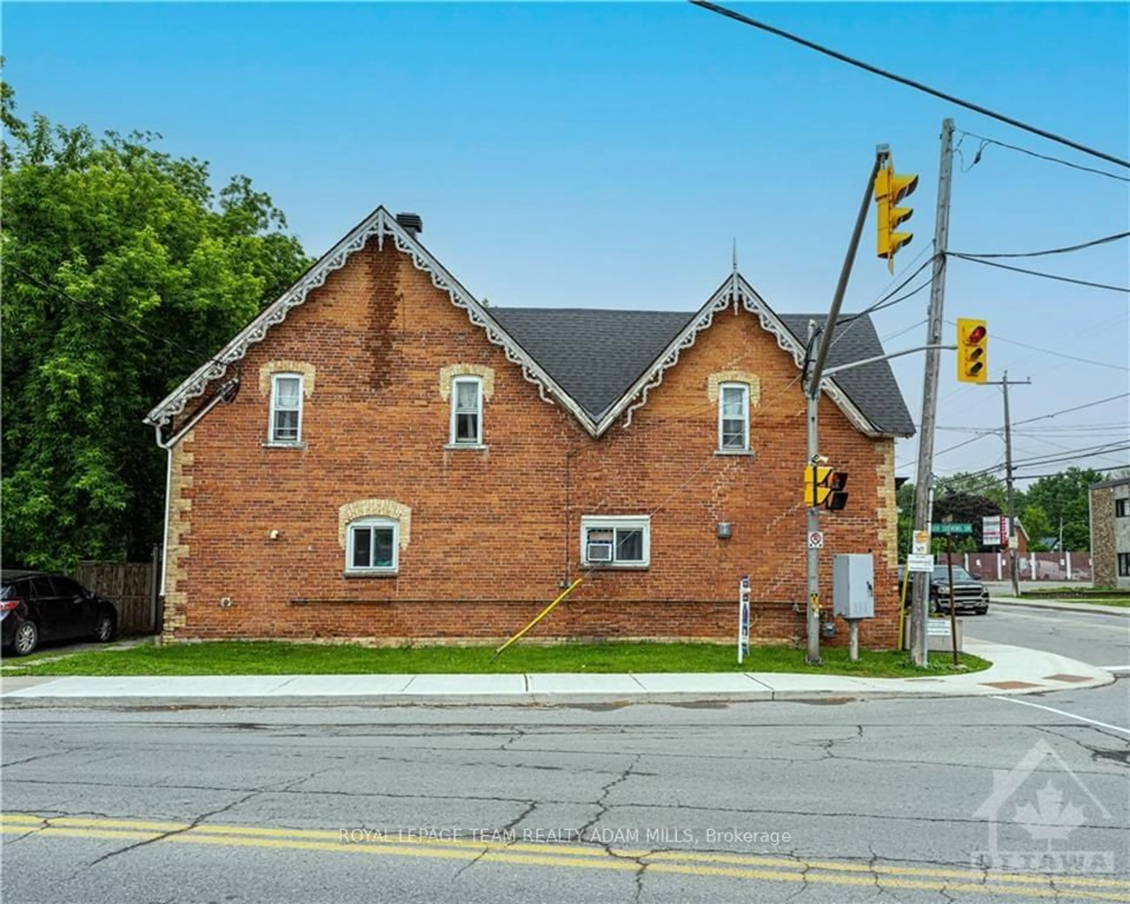 Home with brick exterior material for 6607 FOURTH LINE Rd, Manotick - Kars - Rideau Twp and Area Ontario K0A 2T0