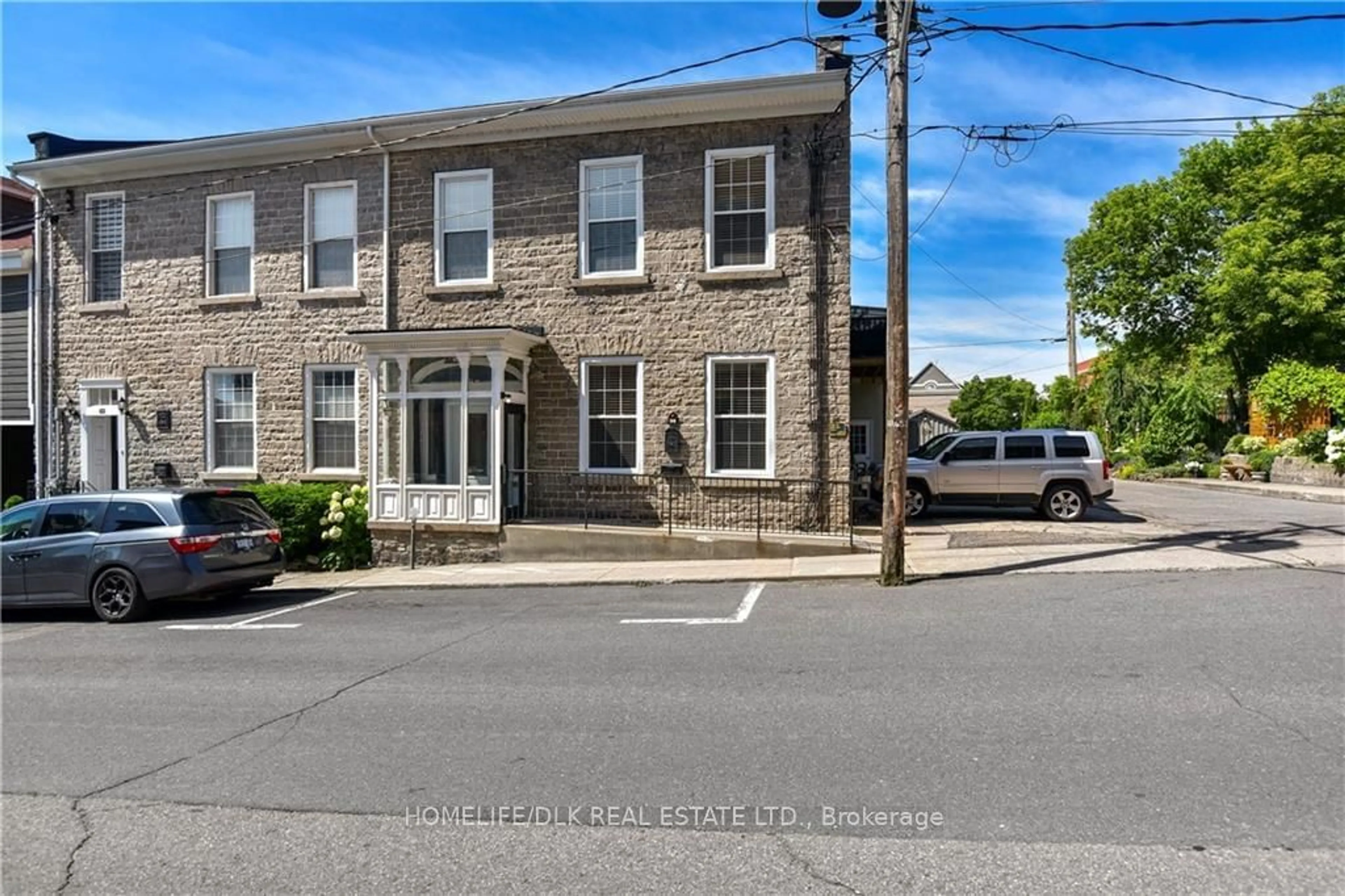 A pic from exterior of the house or condo, the street view for 32 APPLE St, Brockville Ontario K6V 4X8