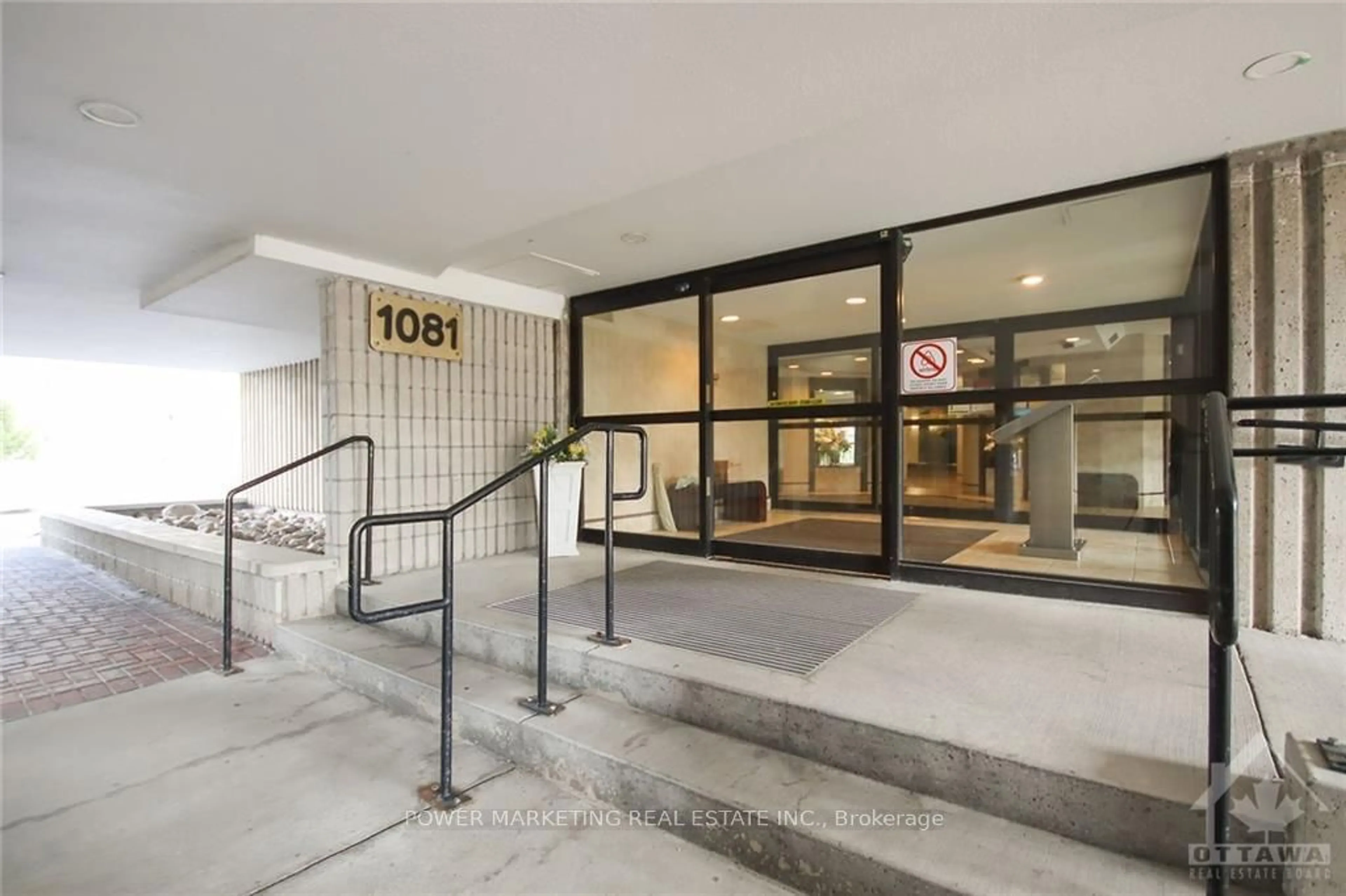 Indoor lobby, cement floor for 1081 AMBLESIDE Dr #1604, Woodroffe Ontario K2B 8C8