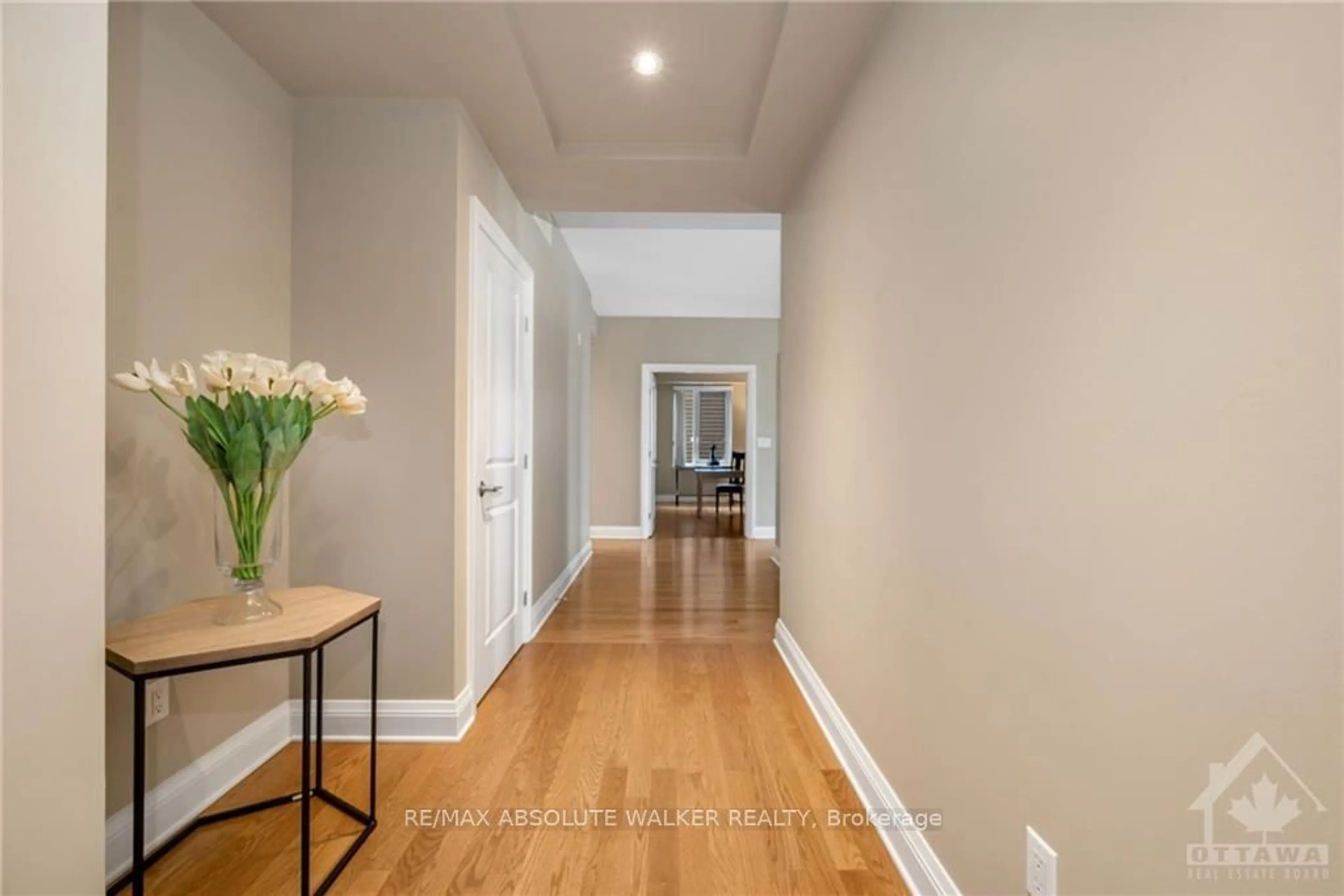 Indoor entryway, wood floors for 295 MACKAY St #304, New Edinburgh - Lindenlea Ontario K1M 2B7