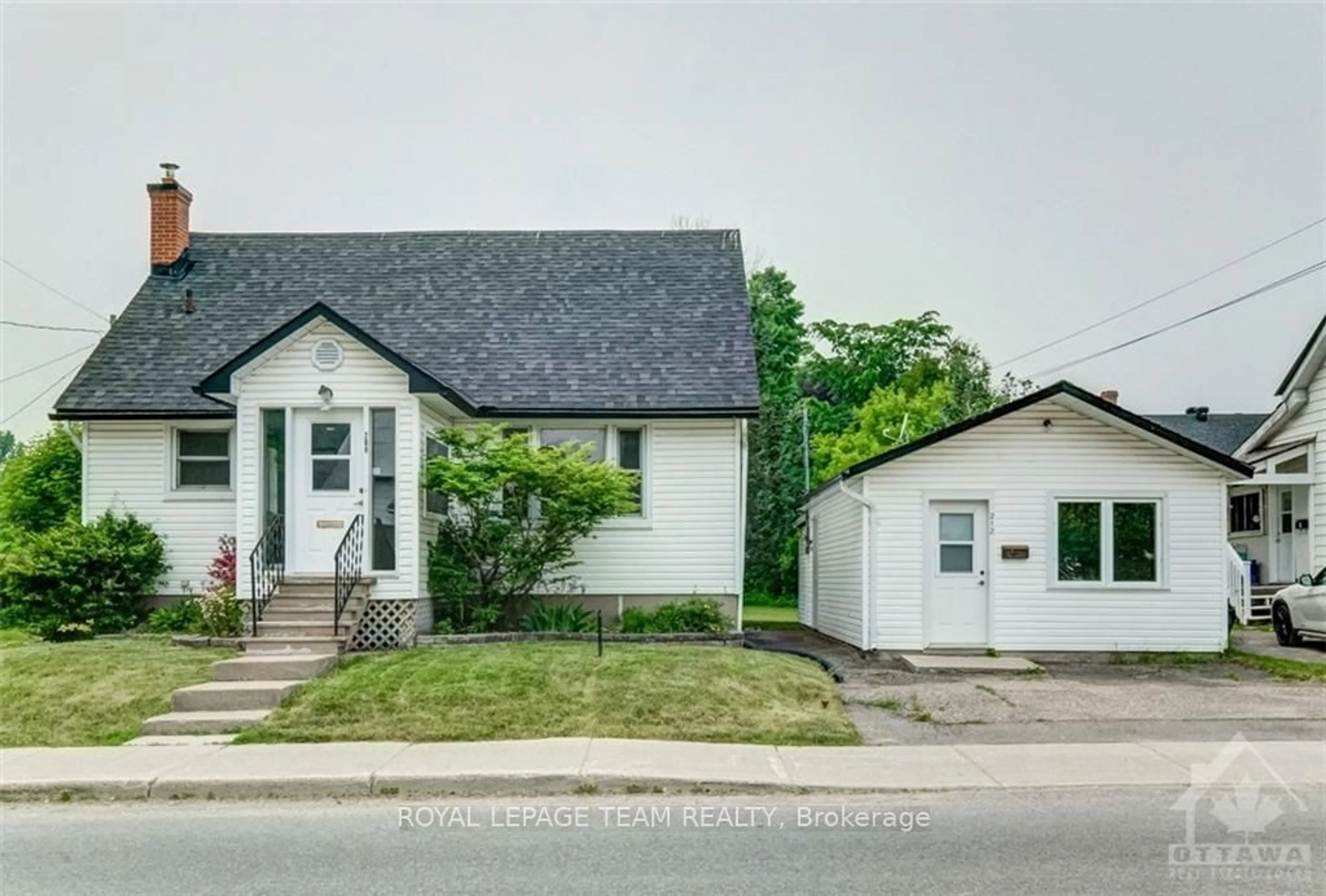 Frontside or backside of a home, the street view for 208 BELL St, Arnprior Ontario K7S 2R4