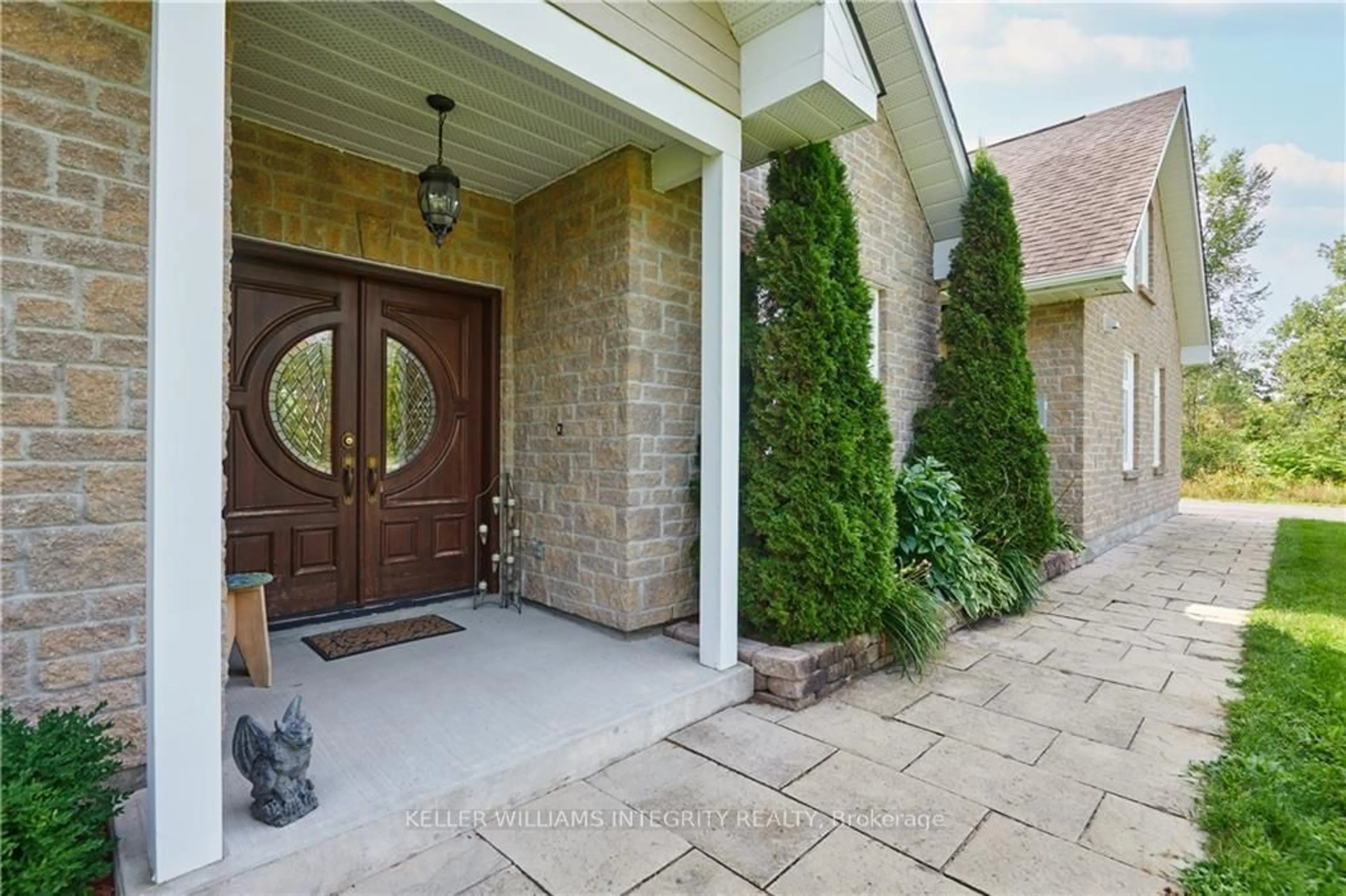 Indoor entryway, cement floor for 17506 ISLAND Rd, South Stormont Ontario K0C 1S0