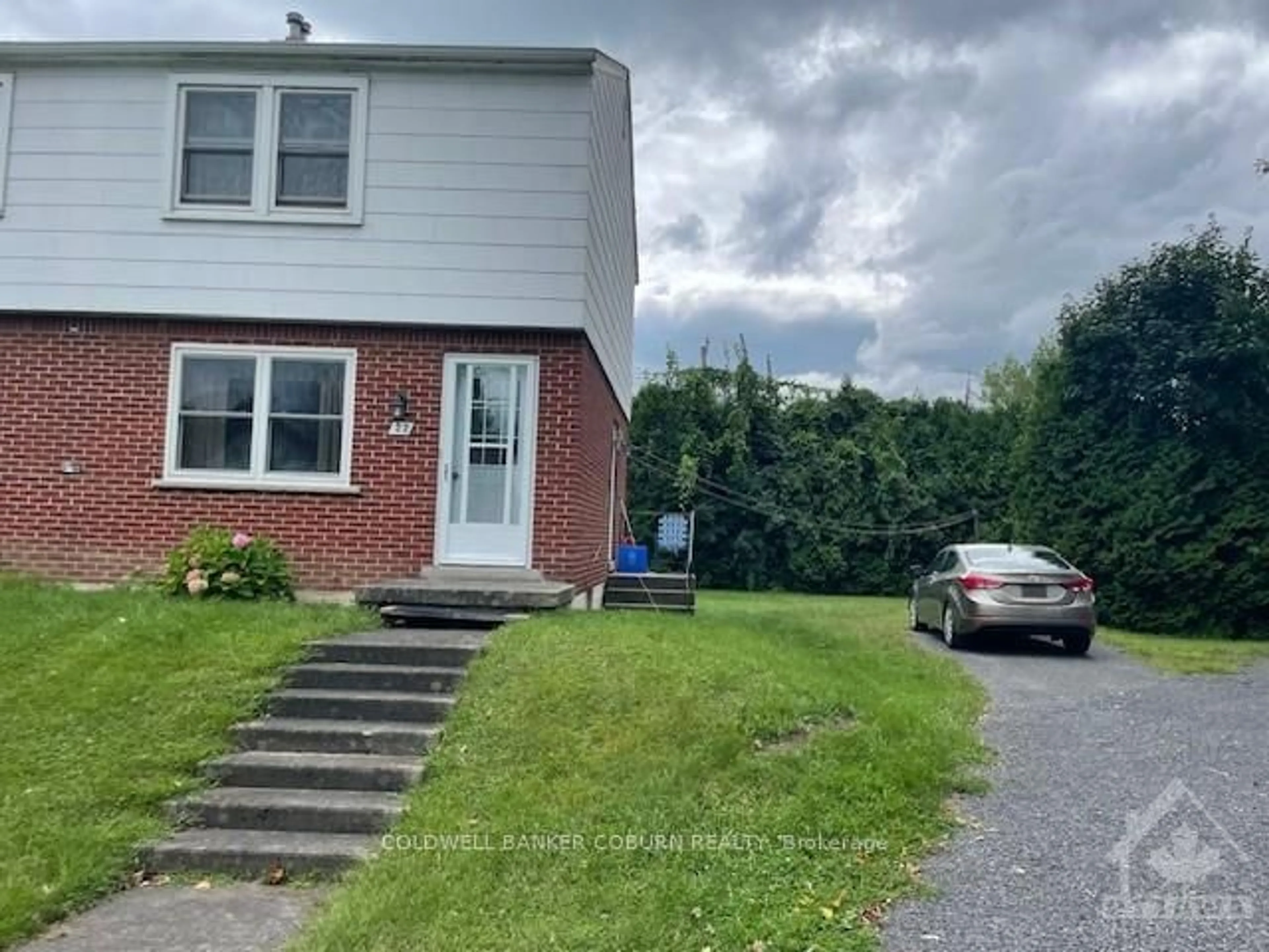 Frontside or backside of a home, the street view for 22 CASSELMAN St, South Dundas Ontario K0C 1X0