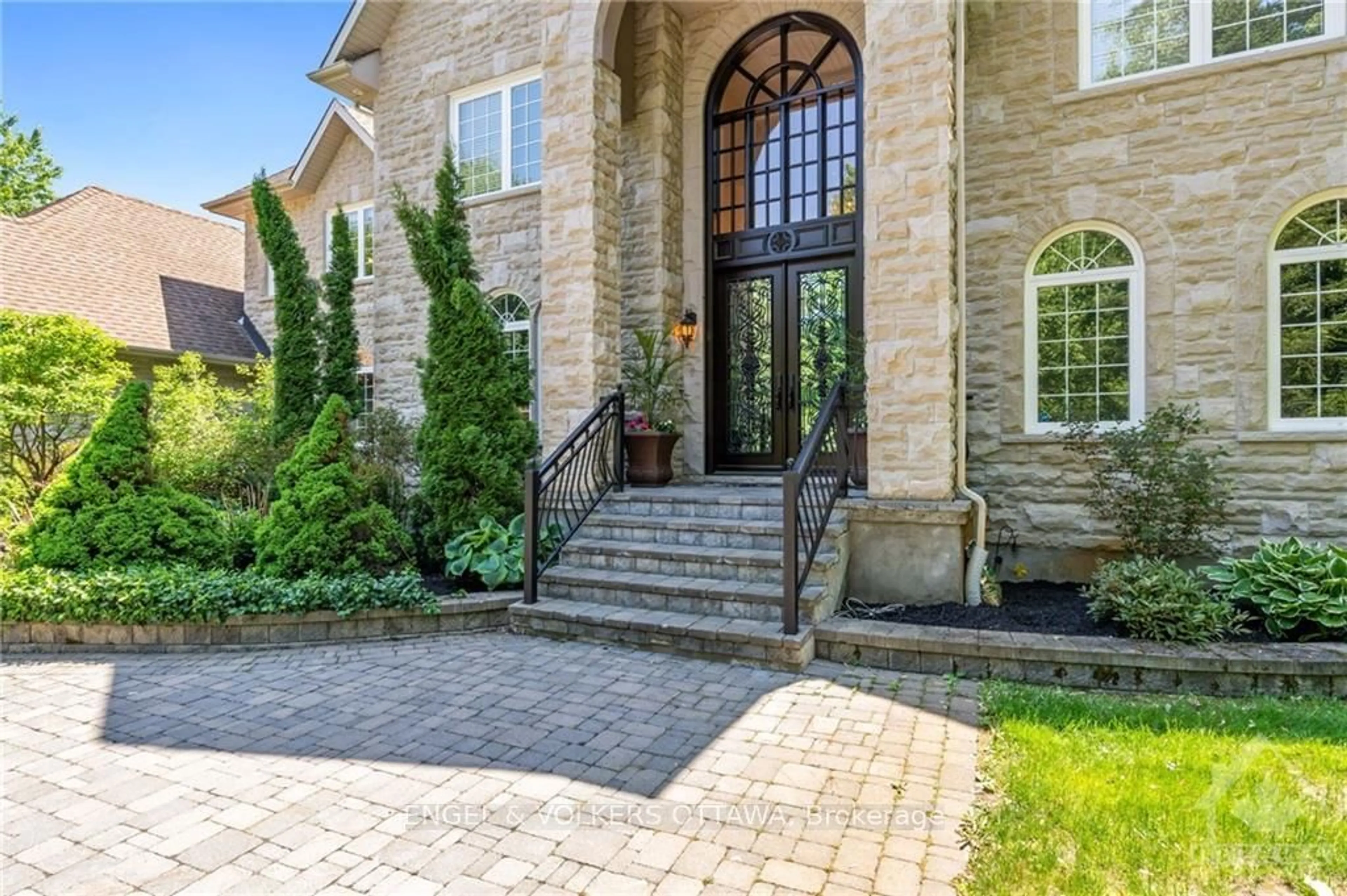 Indoor entryway, ceramic floors for 5818 QUEENSCOURT Cres, Manotick - Kars - Rideau Twp and Area Ontario K4M 1K3