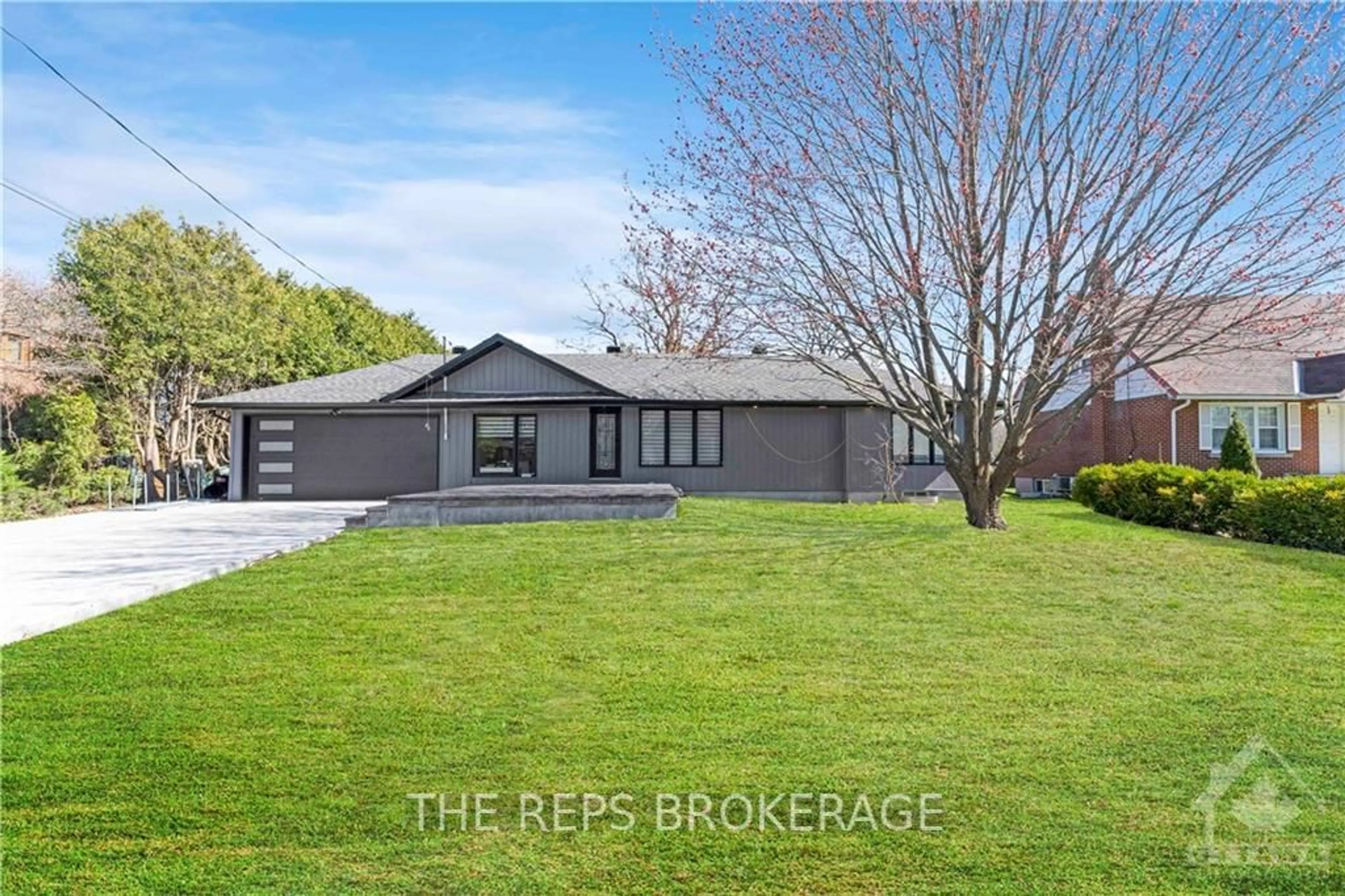 Frontside or backside of a home, the fenced backyard for 1373 NORMANDY Cres, Mooneys Bay - Carleton Heights and Area Ontario K2C 0N4