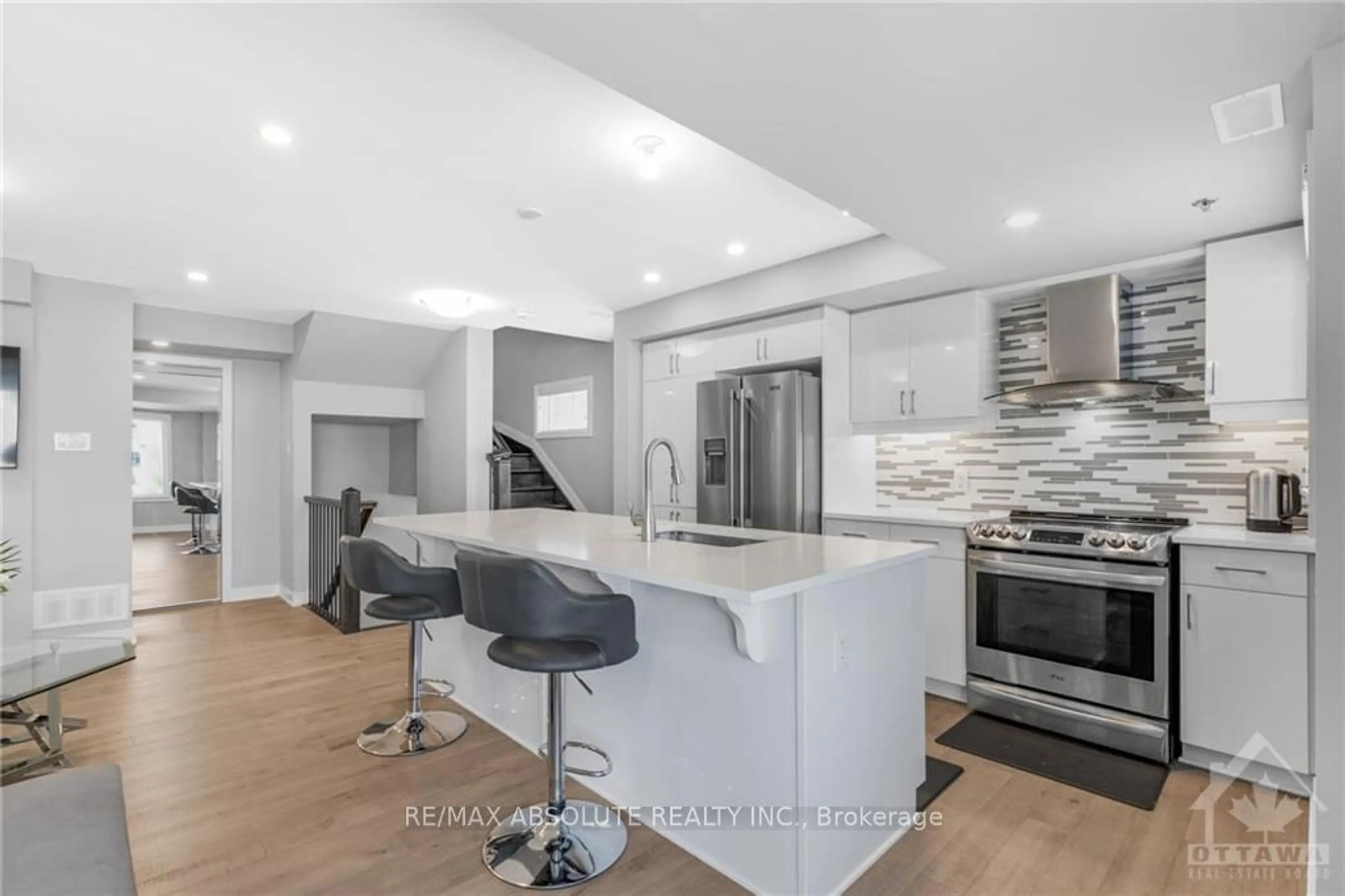 Open concept kitchen for 804 MIKINAK Rd, Manor Park - Cardinal Glen and Area Ontario K1K 0P2