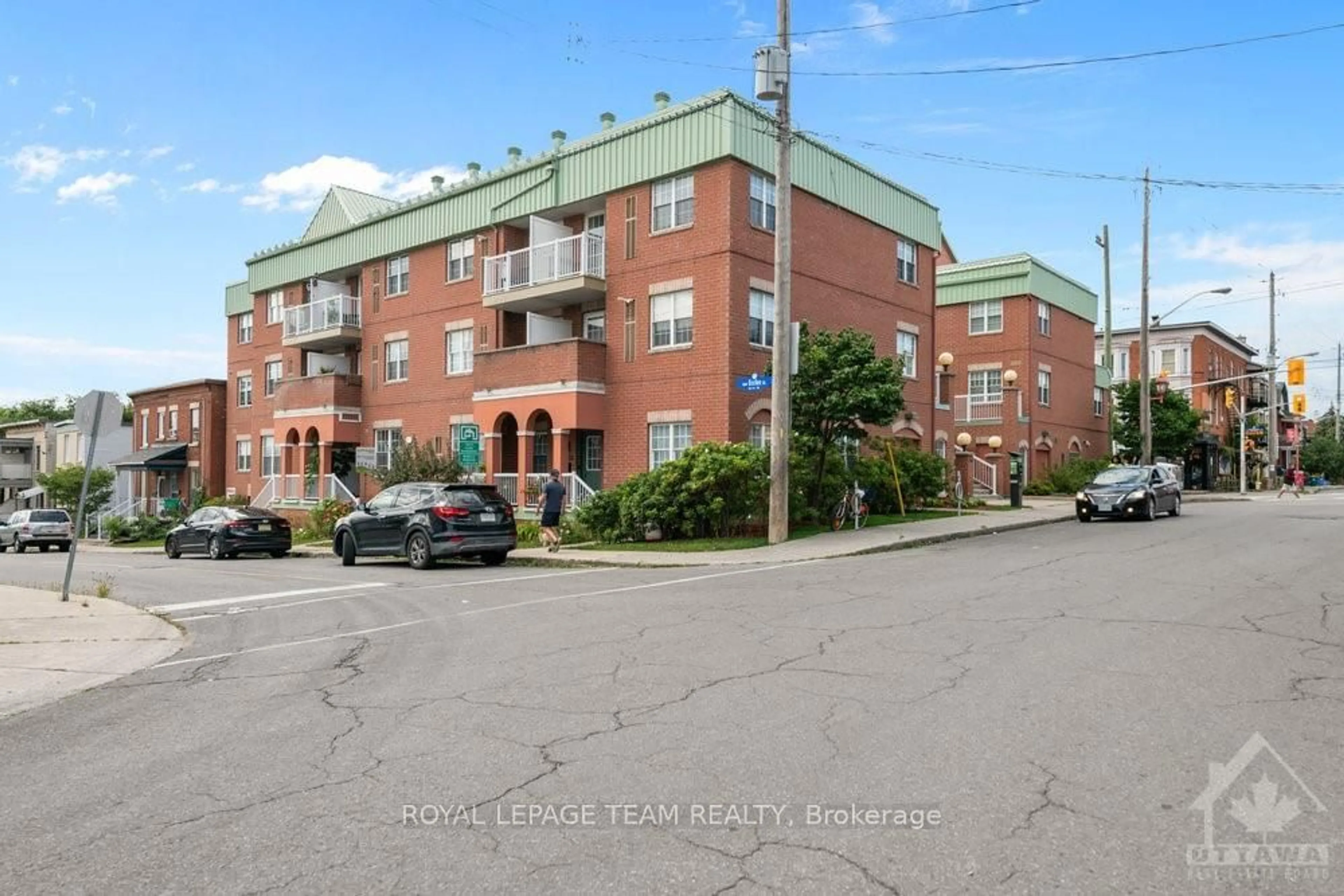 A pic from exterior of the house or condo, the street view for 130 ROCHESTER St #8, West Centre Town Ontario K1R 0A3