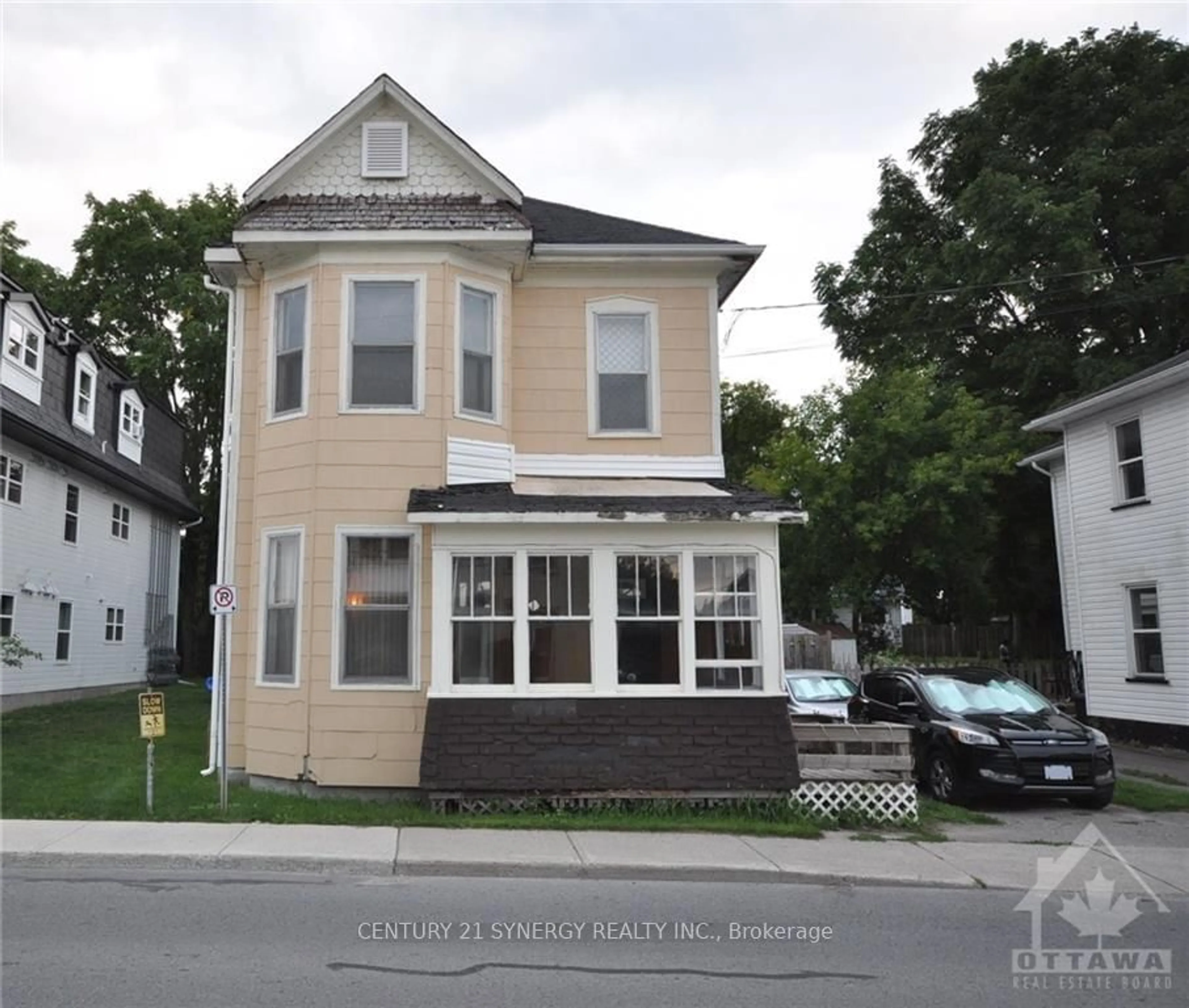 Frontside or backside of a home, the front or back of building for 155 BECKWITH St, Smiths Falls Ontario K7A 2C7