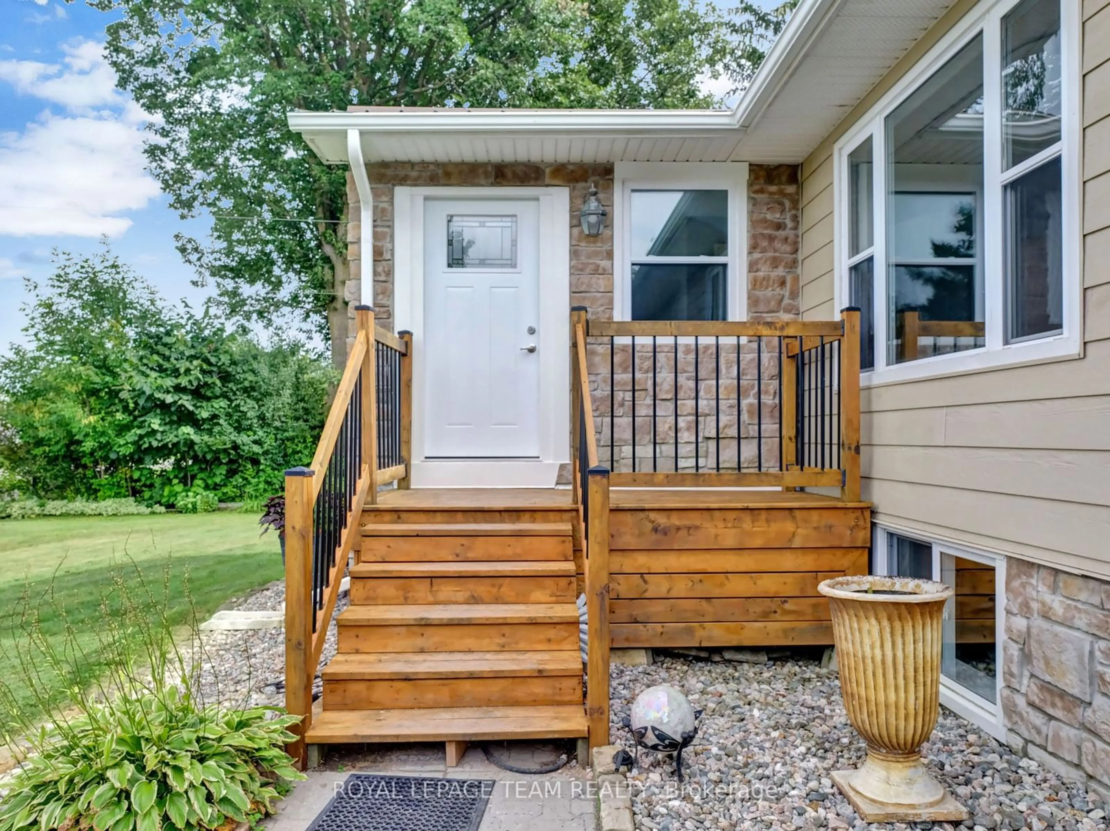 Indoor entryway, wood floors for 5702 FIRST LINE Rd, Manotick - Kars - Rideau Twp and Area Ontario K0A 2E0