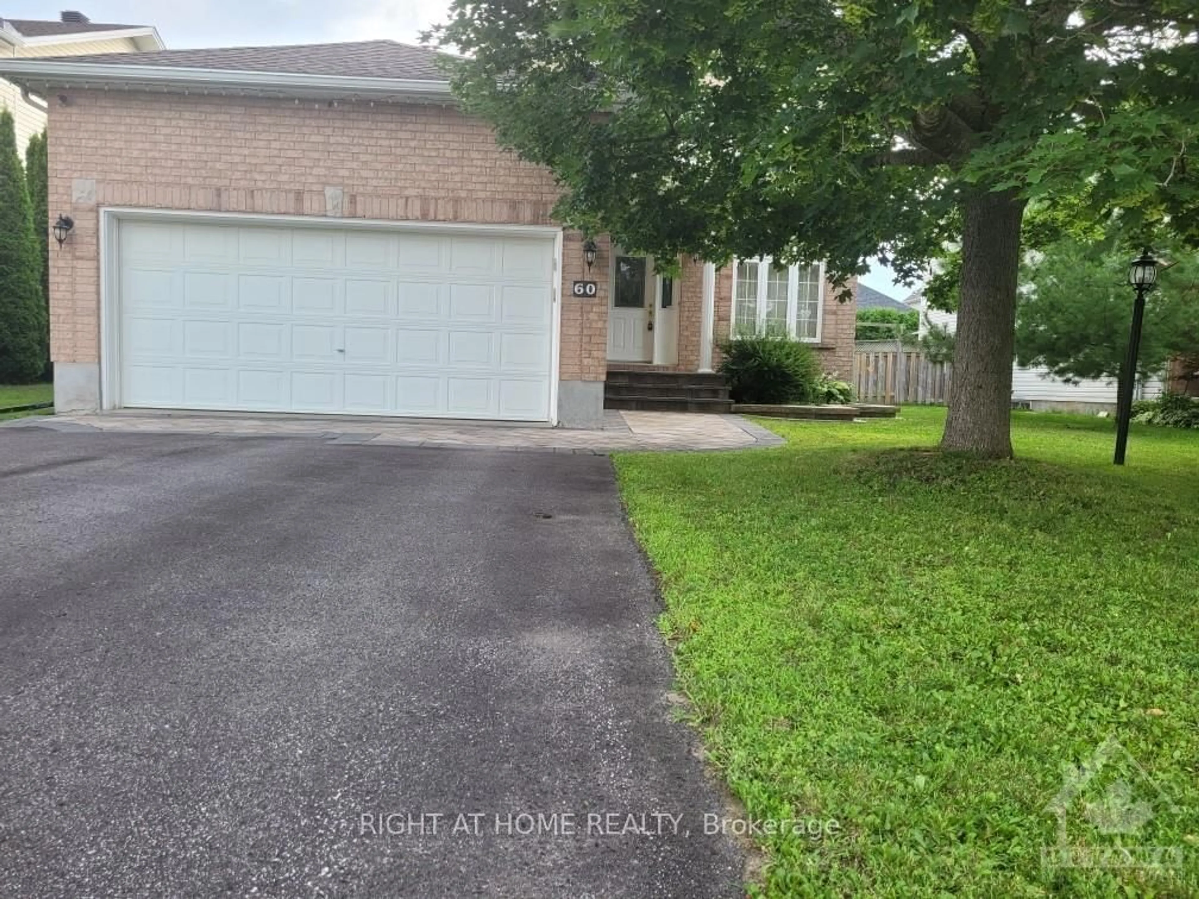 Frontside or backside of a home, the street view for 60 BRIGHTSIDE Ave, Stittsville - Munster - Richmond Ontario K2S 2B3