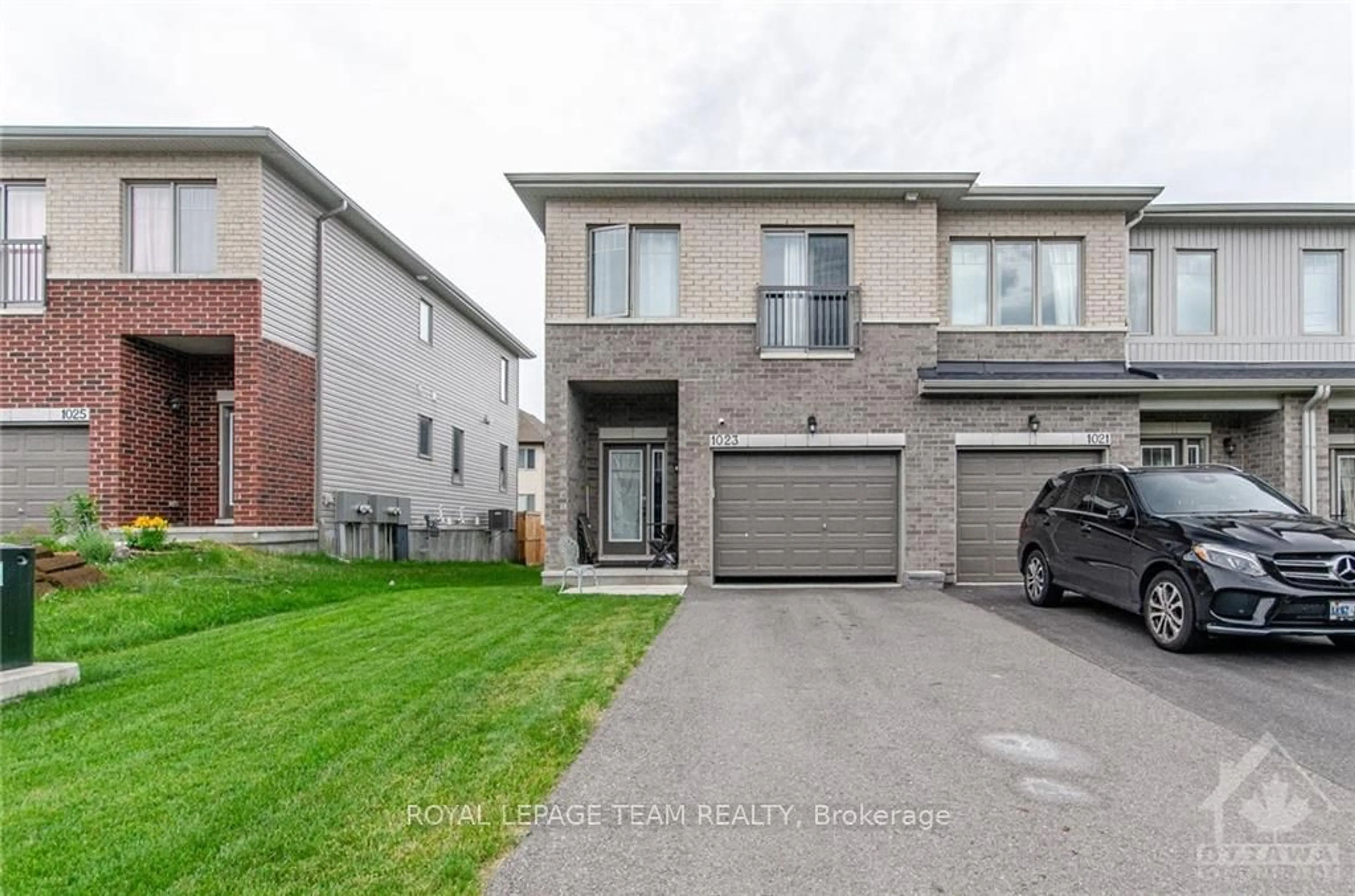 A pic from exterior of the house or condo, the street view for 1023 CEDAR CREEK Dr, Blossom Park - Airport and Area Ontario K1T 0B3