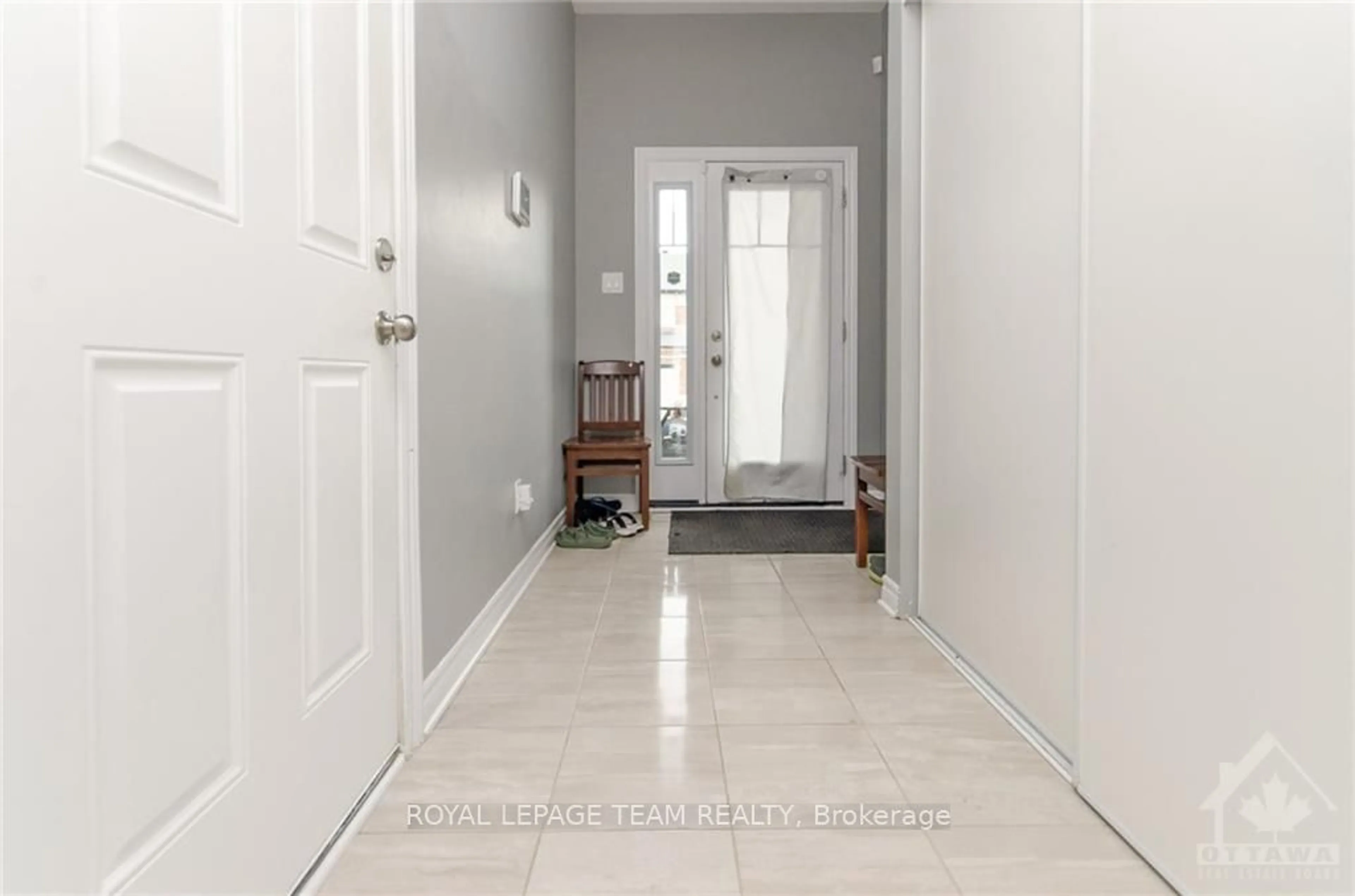 Indoor entryway, cement floor for 1023 CEDAR CREEK Dr, Blossom Park - Airport and Area Ontario K1T 0B3