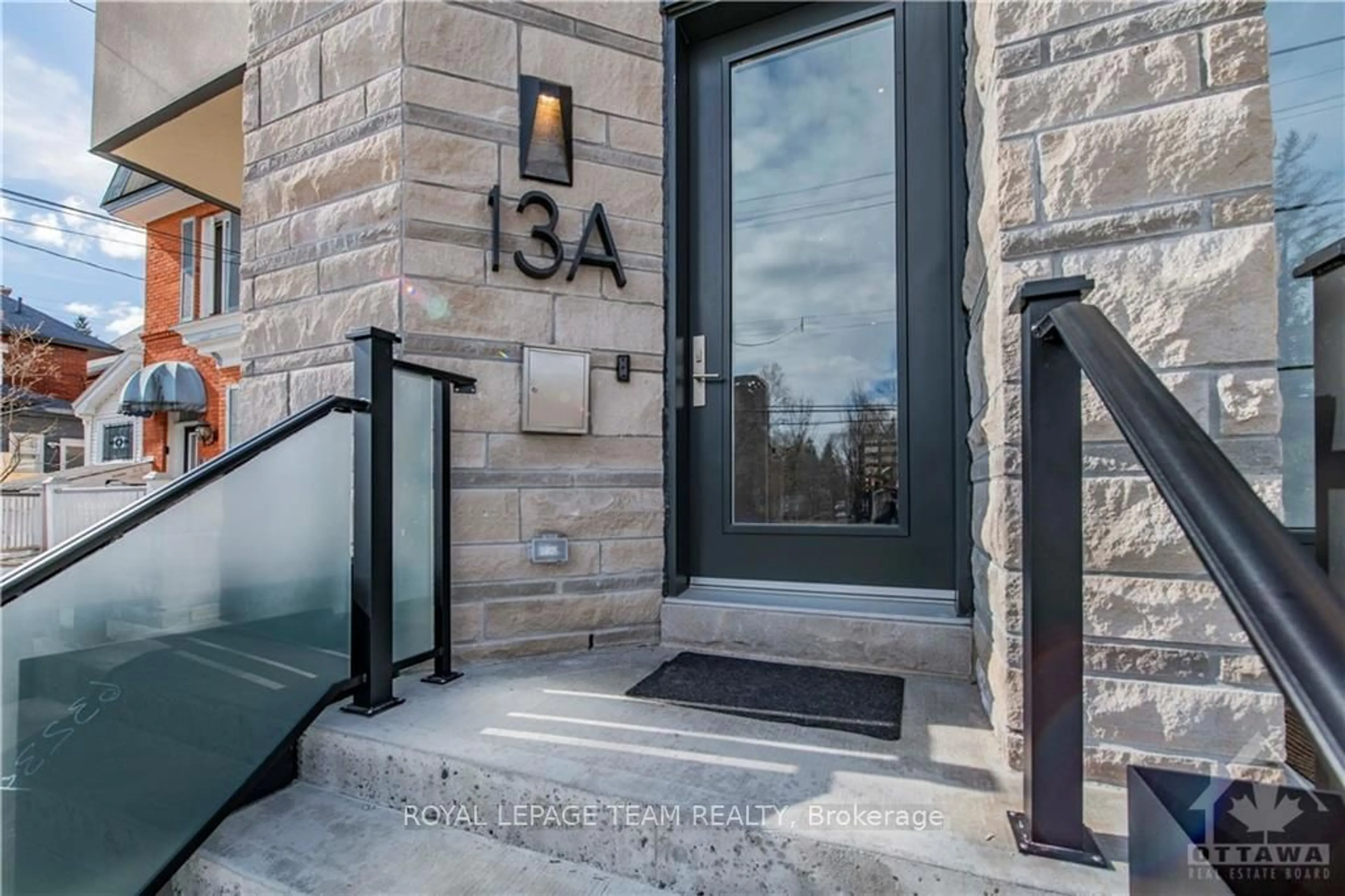 Indoor entryway, cement floor for 13 FIFTH Ave #B, Glebe - Ottawa East and Area Ontario K1S 2M2