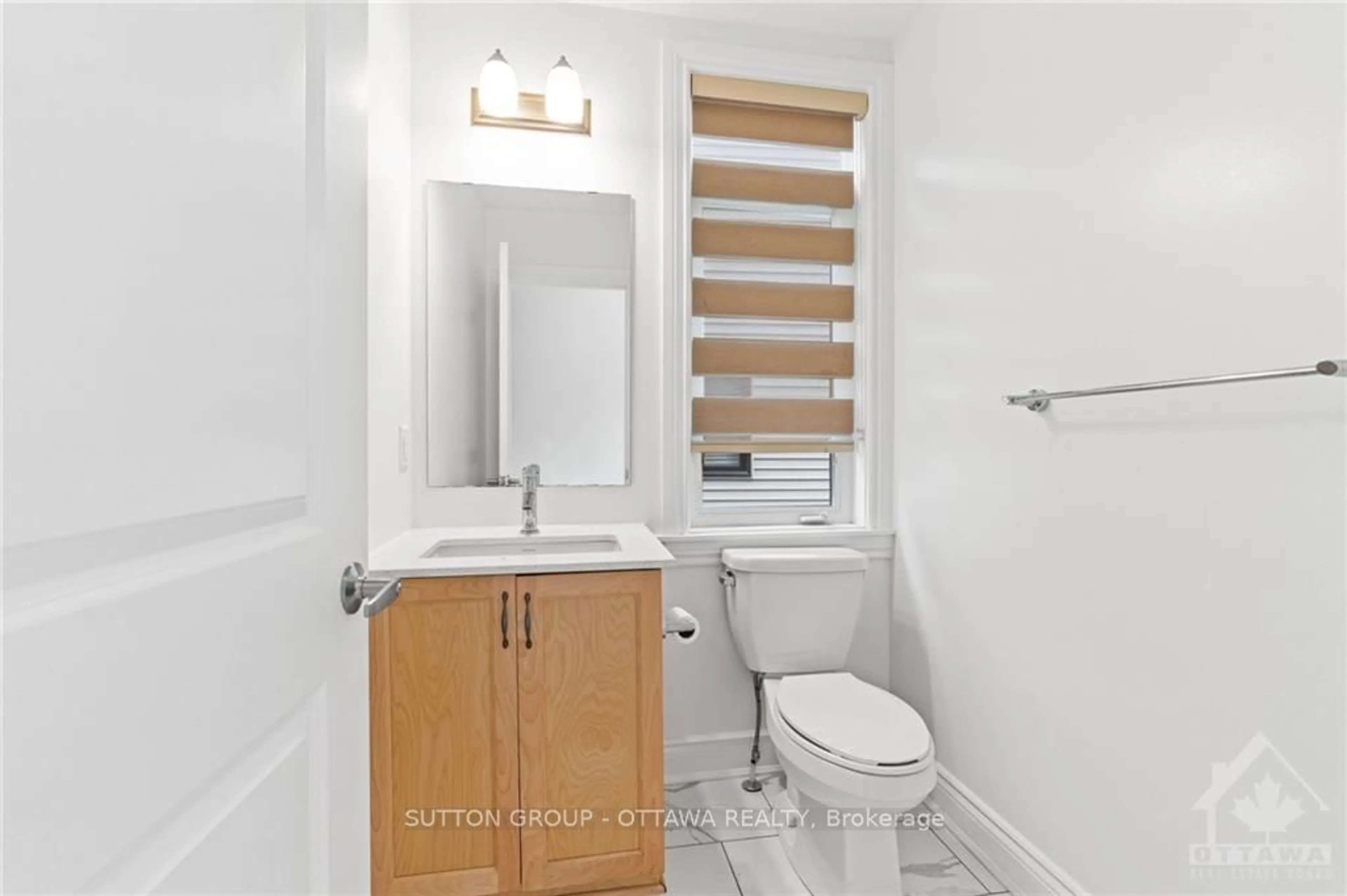 Bathroom, wood floors for 105 DAGENHAM St, Stittsville - Munster - Richmond Ontario K2S 1B6