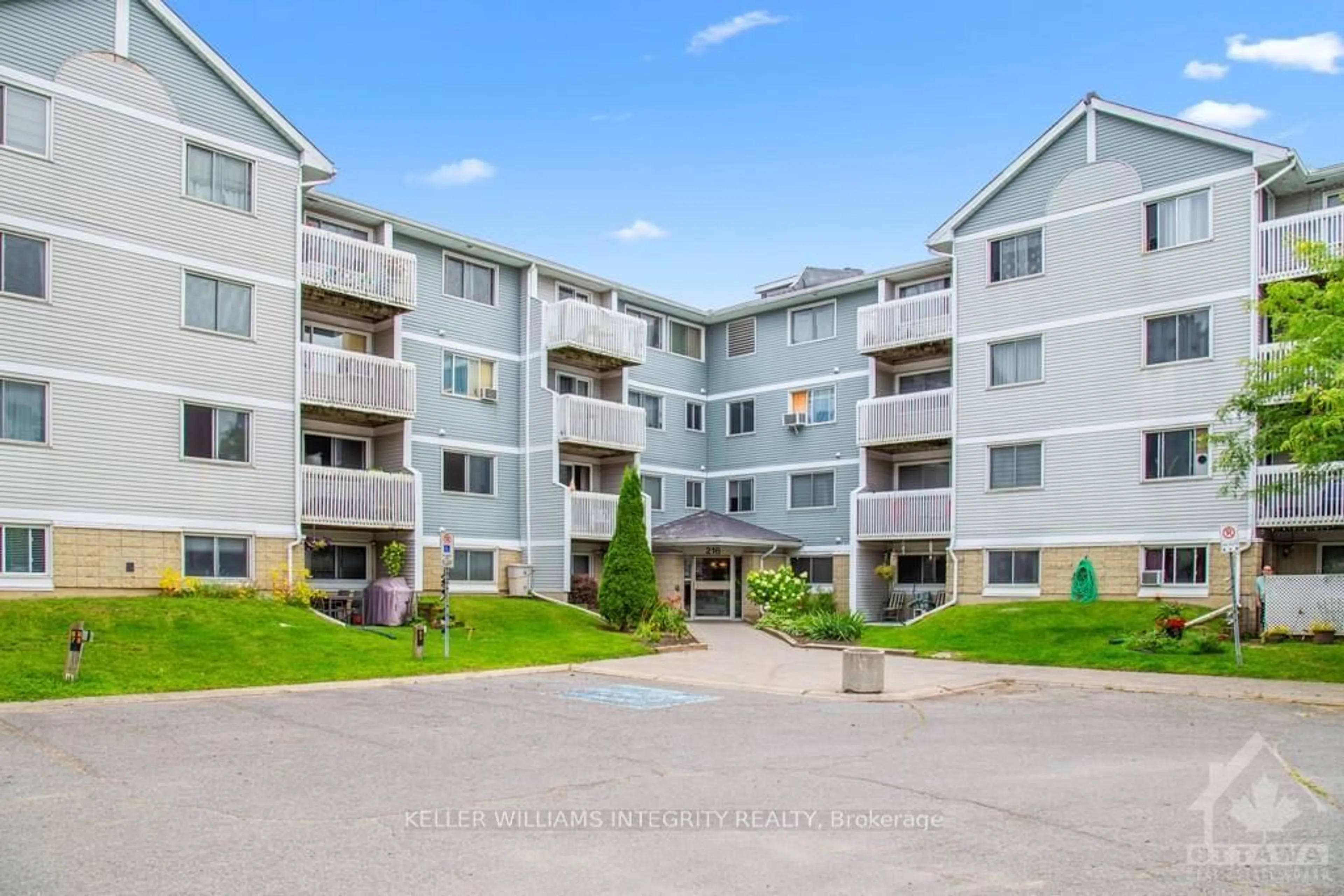 A pic from exterior of the house or condo, the front or back of building for 216 VIEWMOUNT Dr #106, Cityview - Parkwoods Hills - Rideau Shore Ontario K2E 7X2