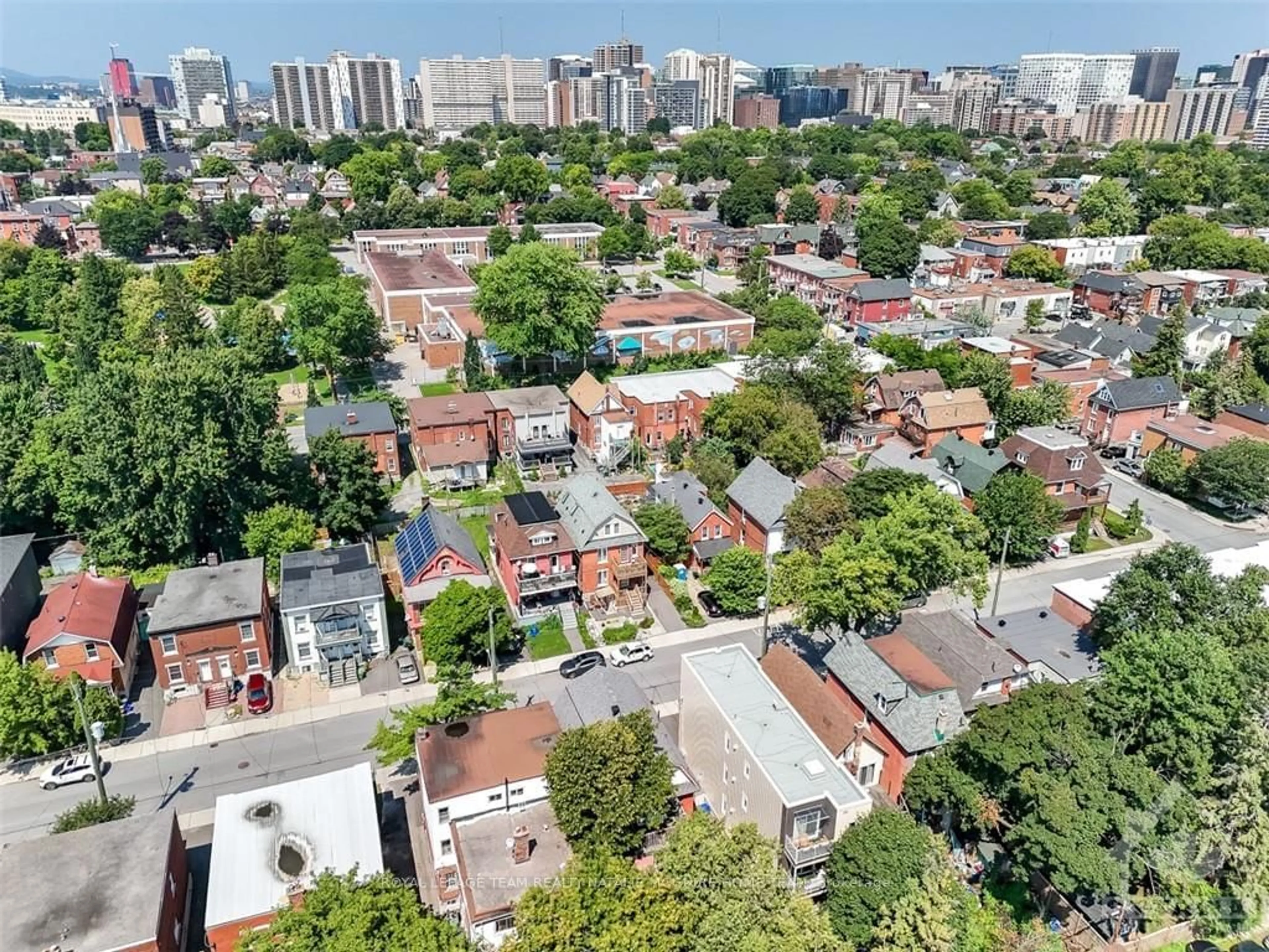 A pic from outside/outdoor area/front of a property/back of a property/a pic from drone, city buildings view from balcony for 554 MCLEOD St, Ottawa Centre Ontario K1R 5R3